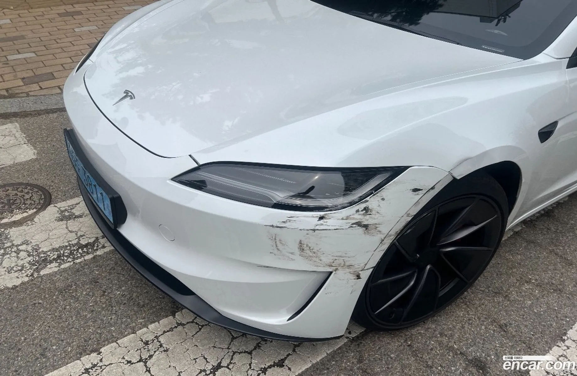 Tesla Model 3 2024 LRW3E7ET2RC242159 — 32