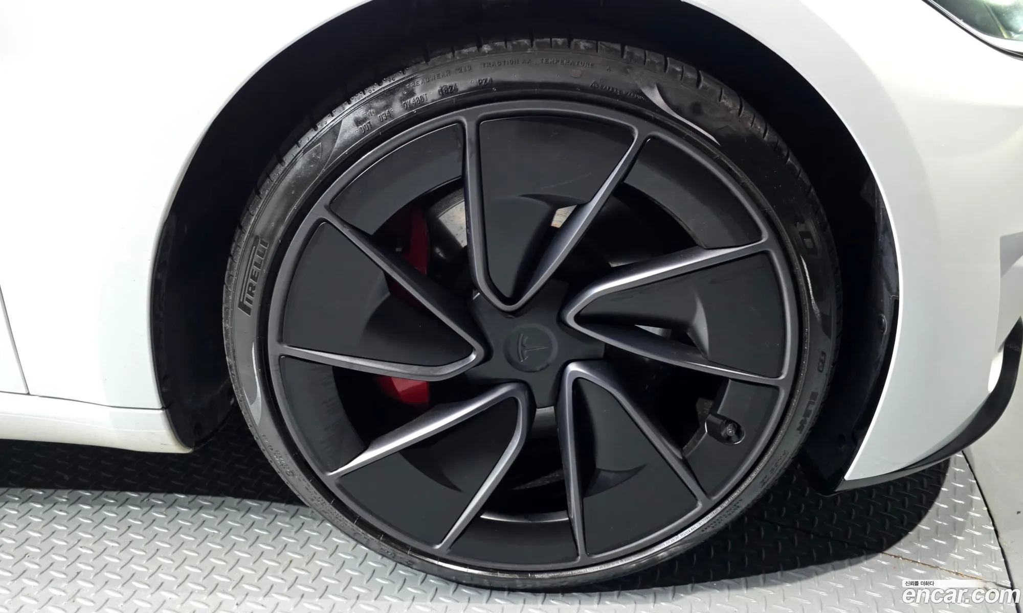 Tesla Model 3 2024 LRW3E7ET2RC242159 — 3