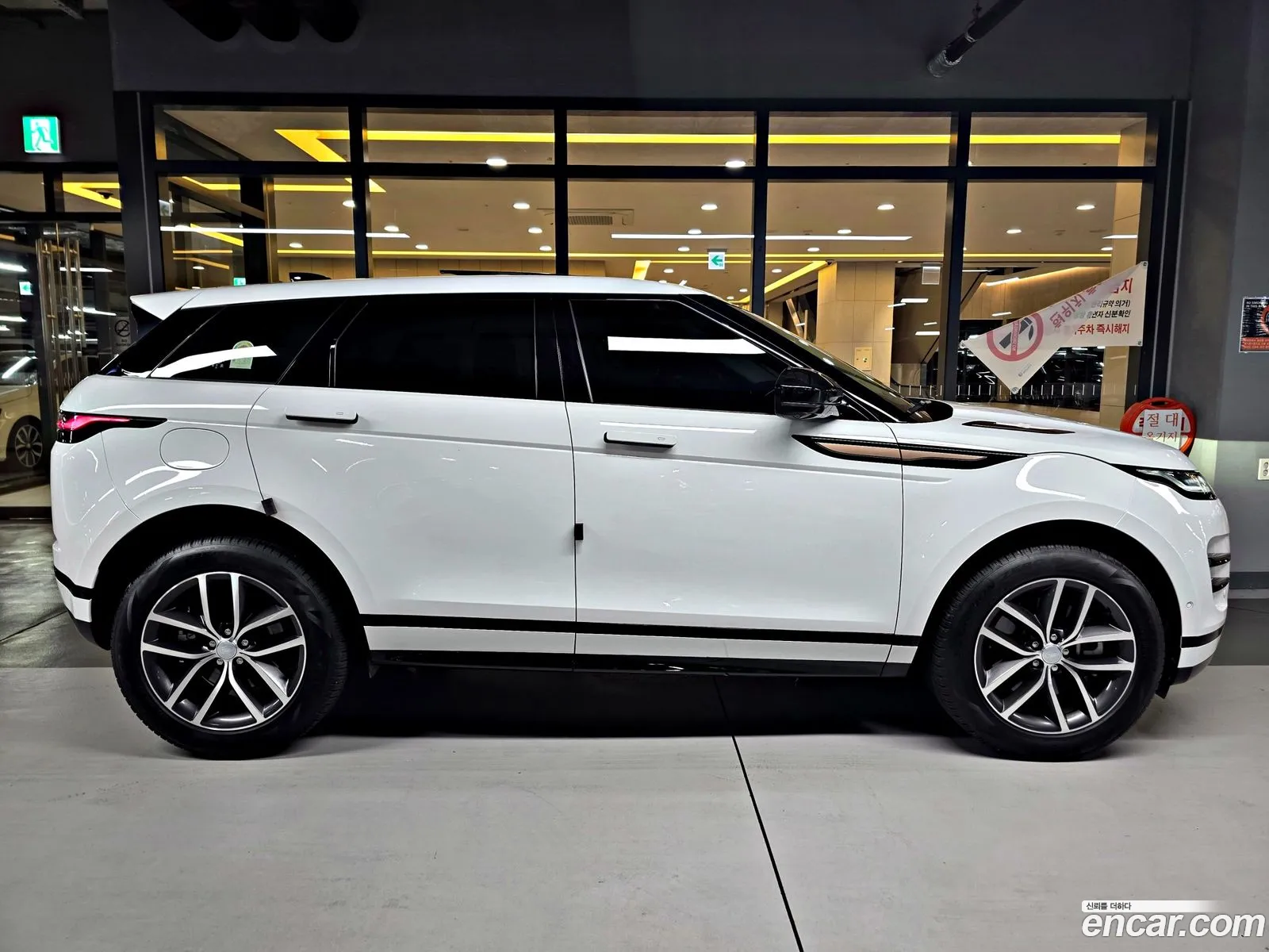 Land Rover Range Rover Evoque 2025 — 13