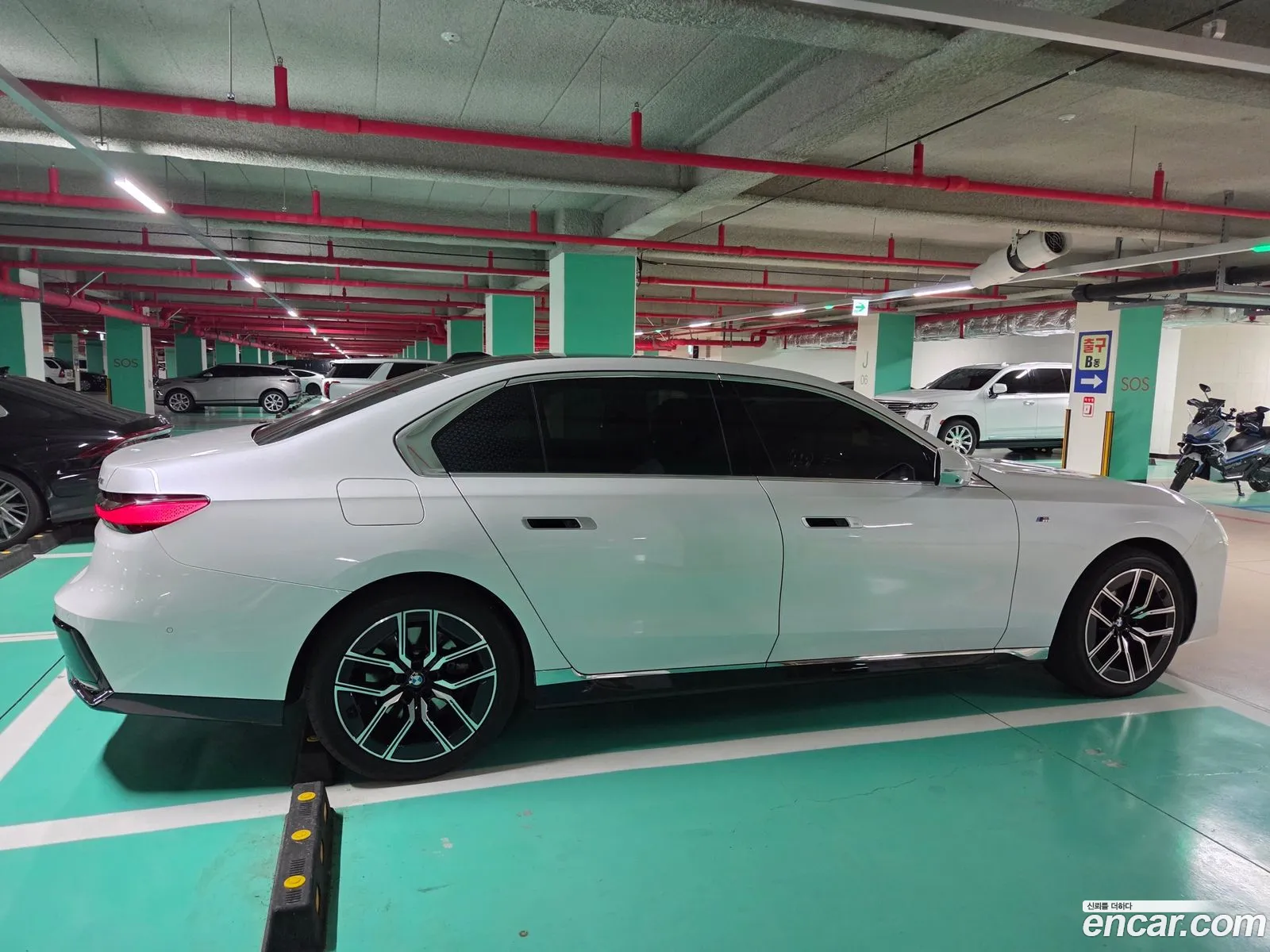 BMW 7 Series 2024 — 10