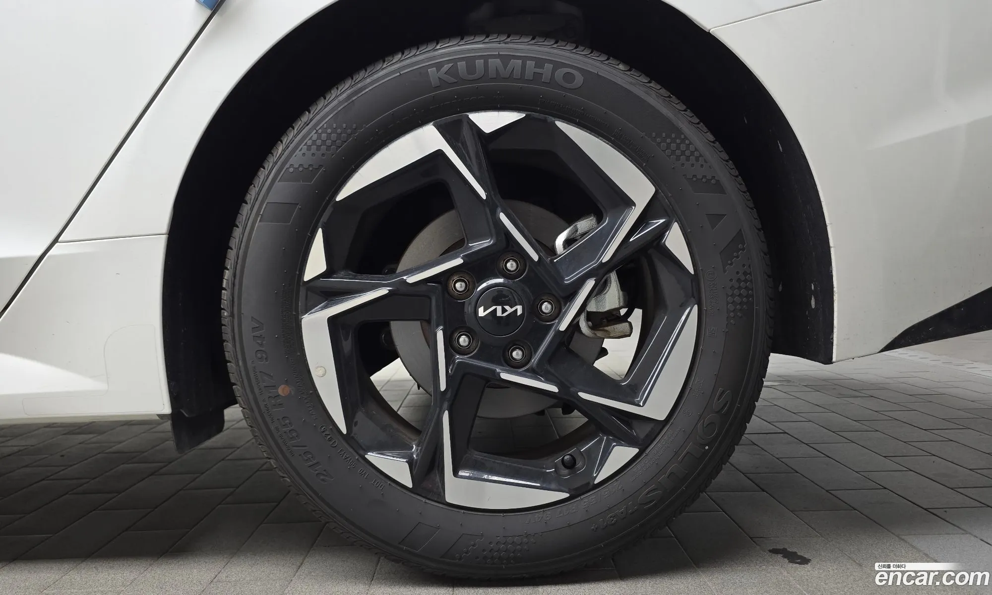 Kia K5 2025 KNAG741ABTA415592 — 3