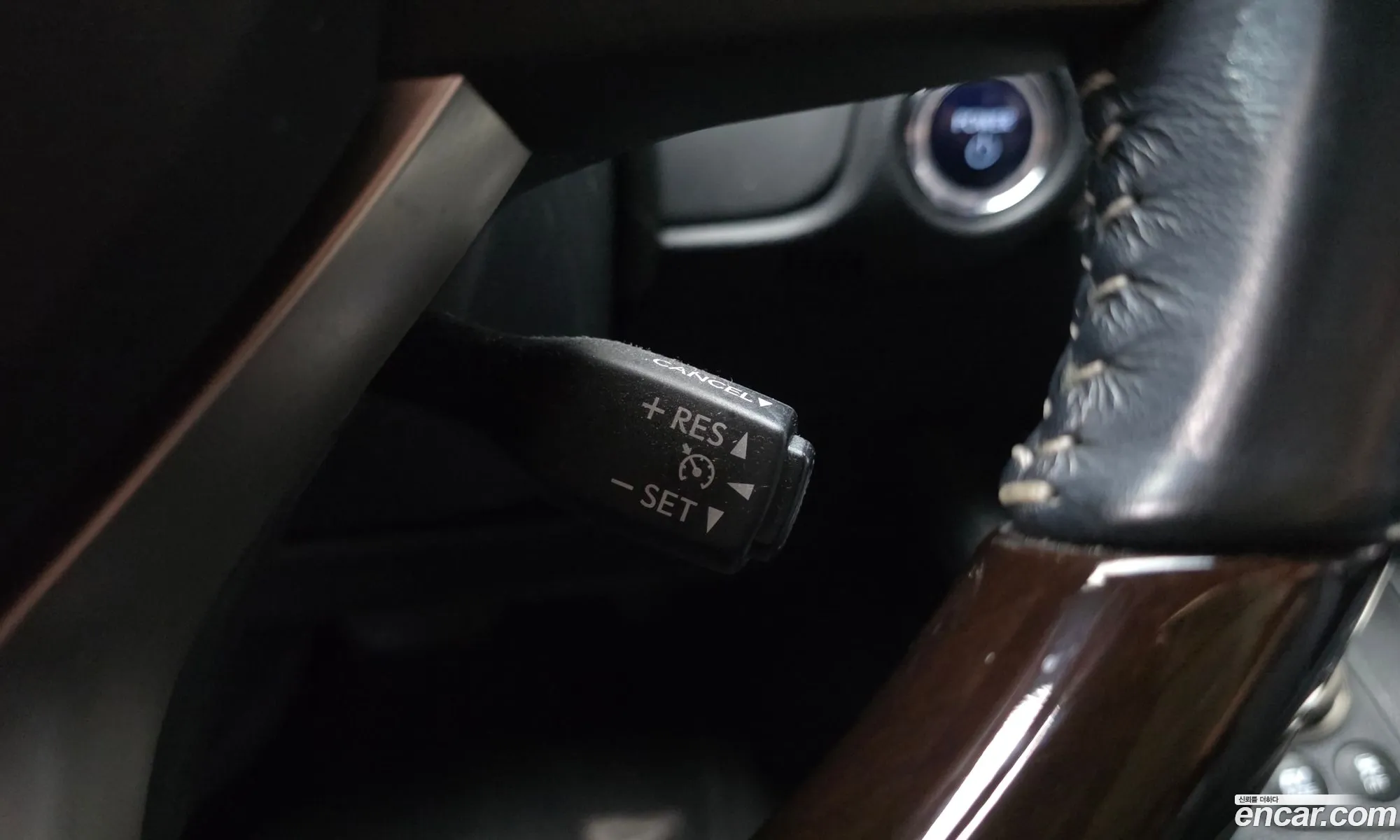 Lexus ES300h 2016 — 19