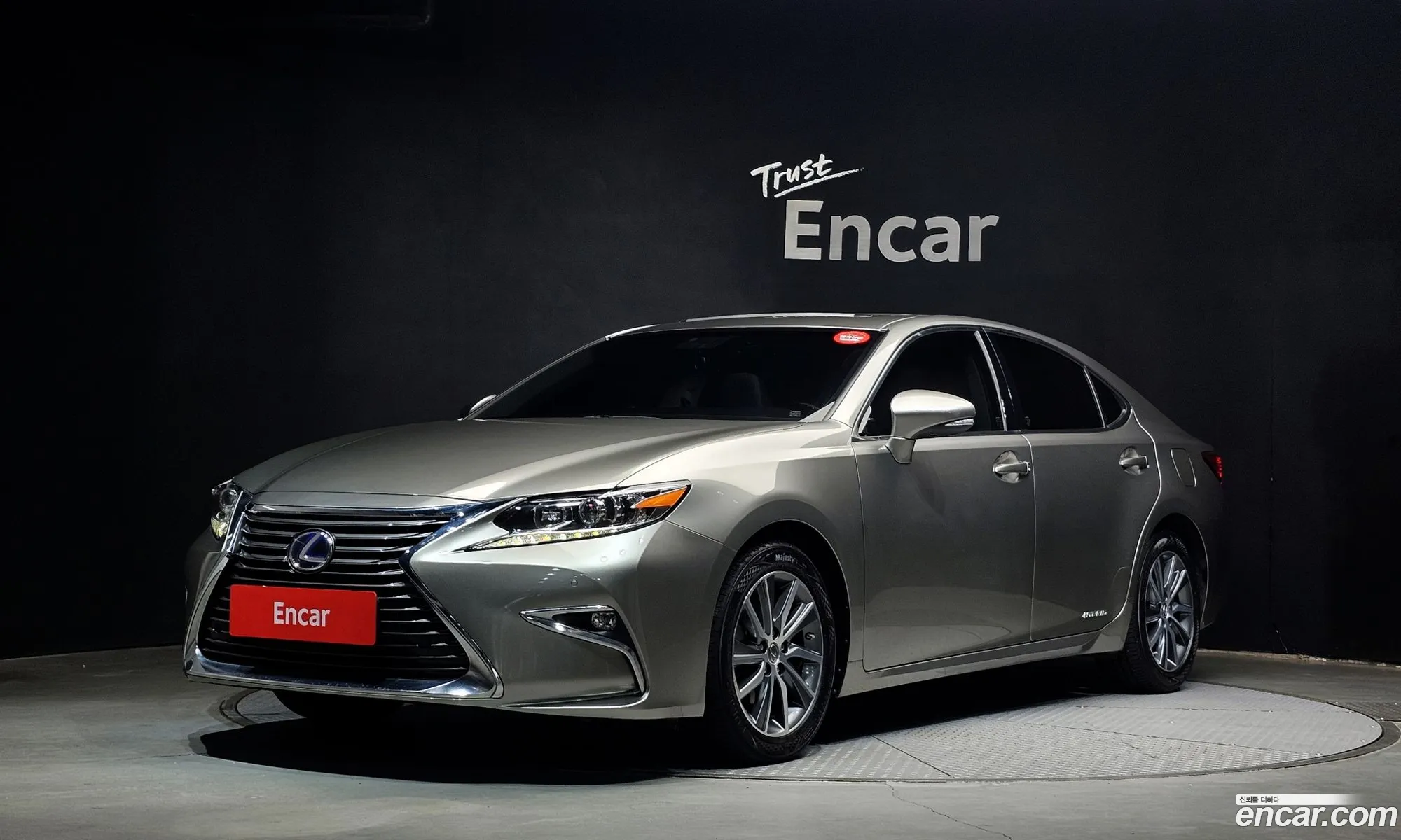 Lexus ES300h 2016 — 12