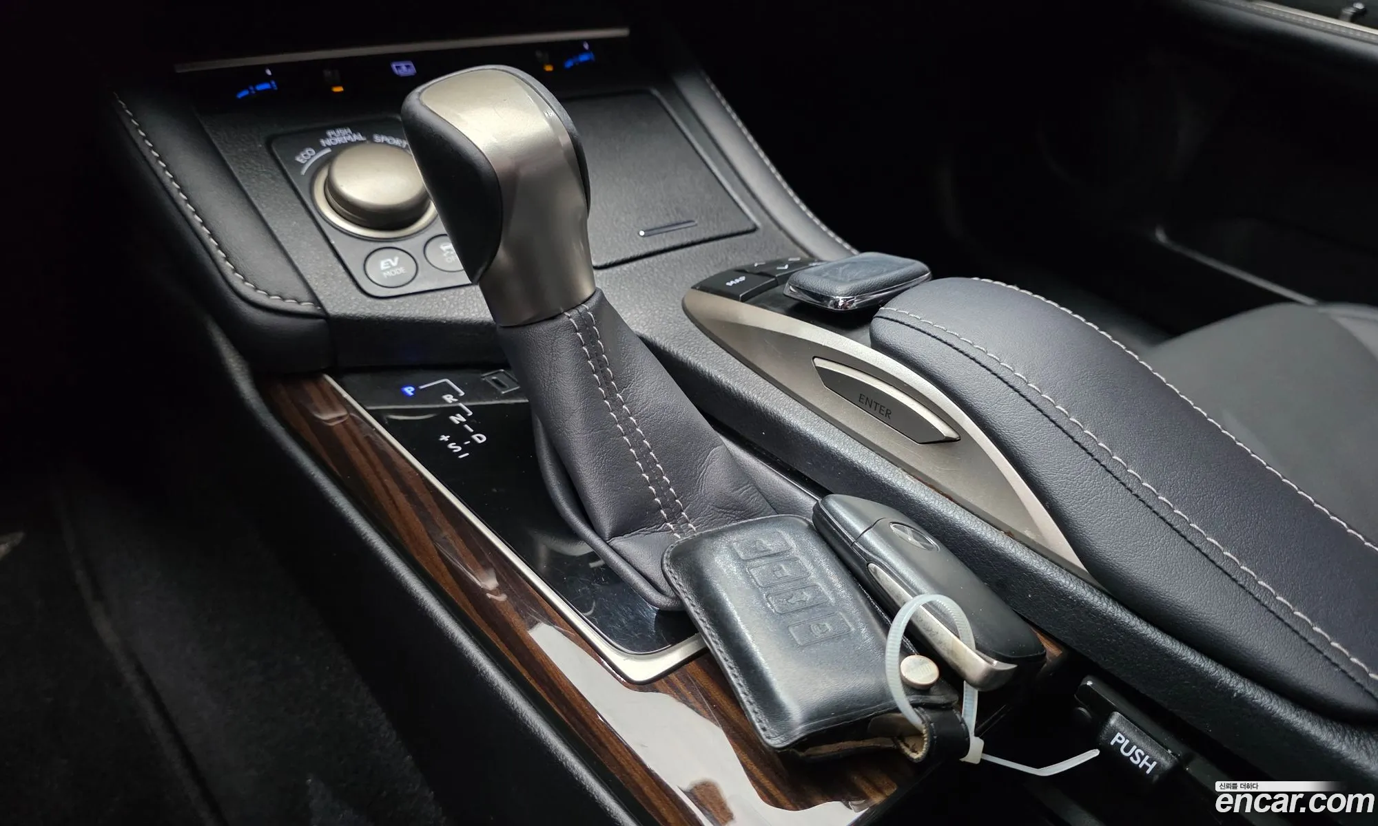 Lexus ES300h 2016 — 17