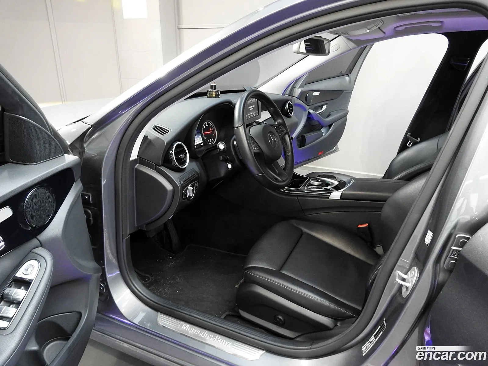 Mercedes-Benz C-Class W205 2016 — 12