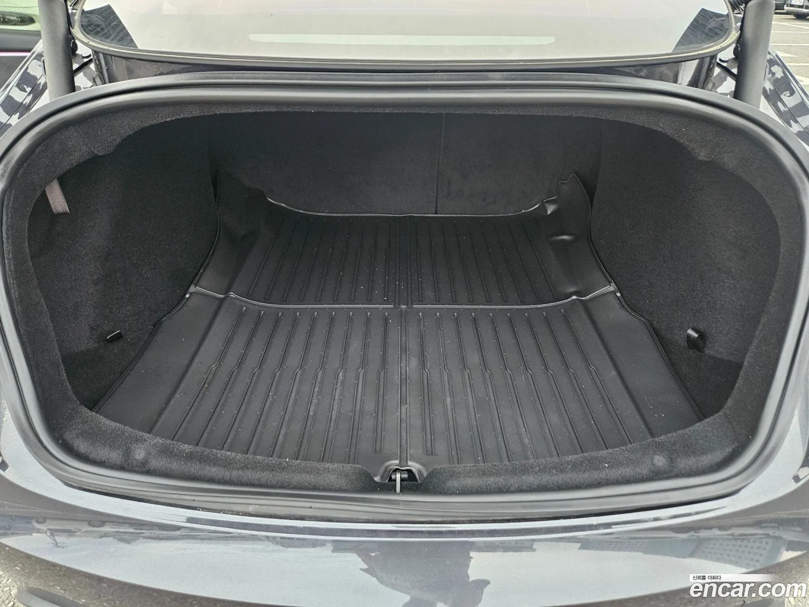 Tesla Model 3 2024 — 2