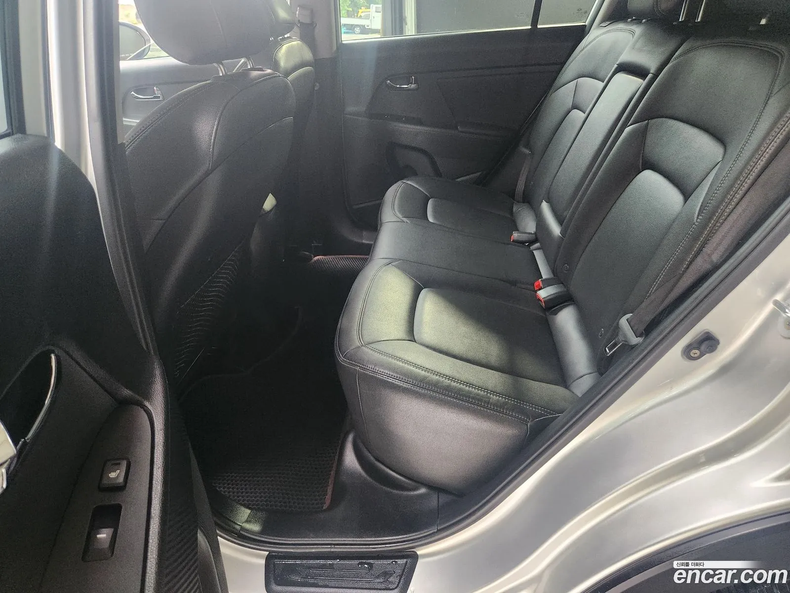 Kia Sportage R 2010 — 17