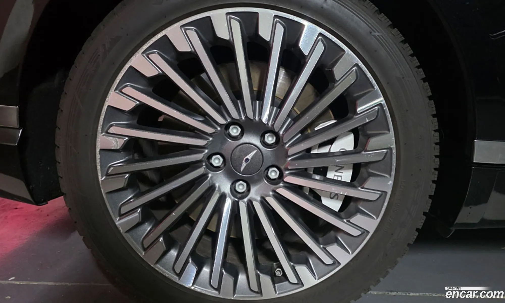 Genesis Electrified G80 2023 — 17