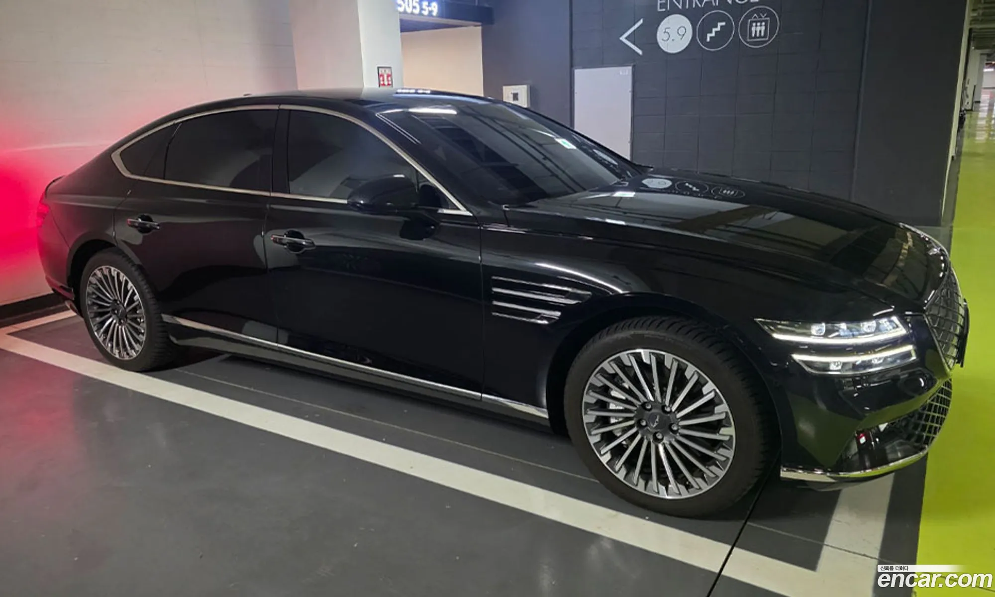 Genesis Electrified G80 2023 — 10