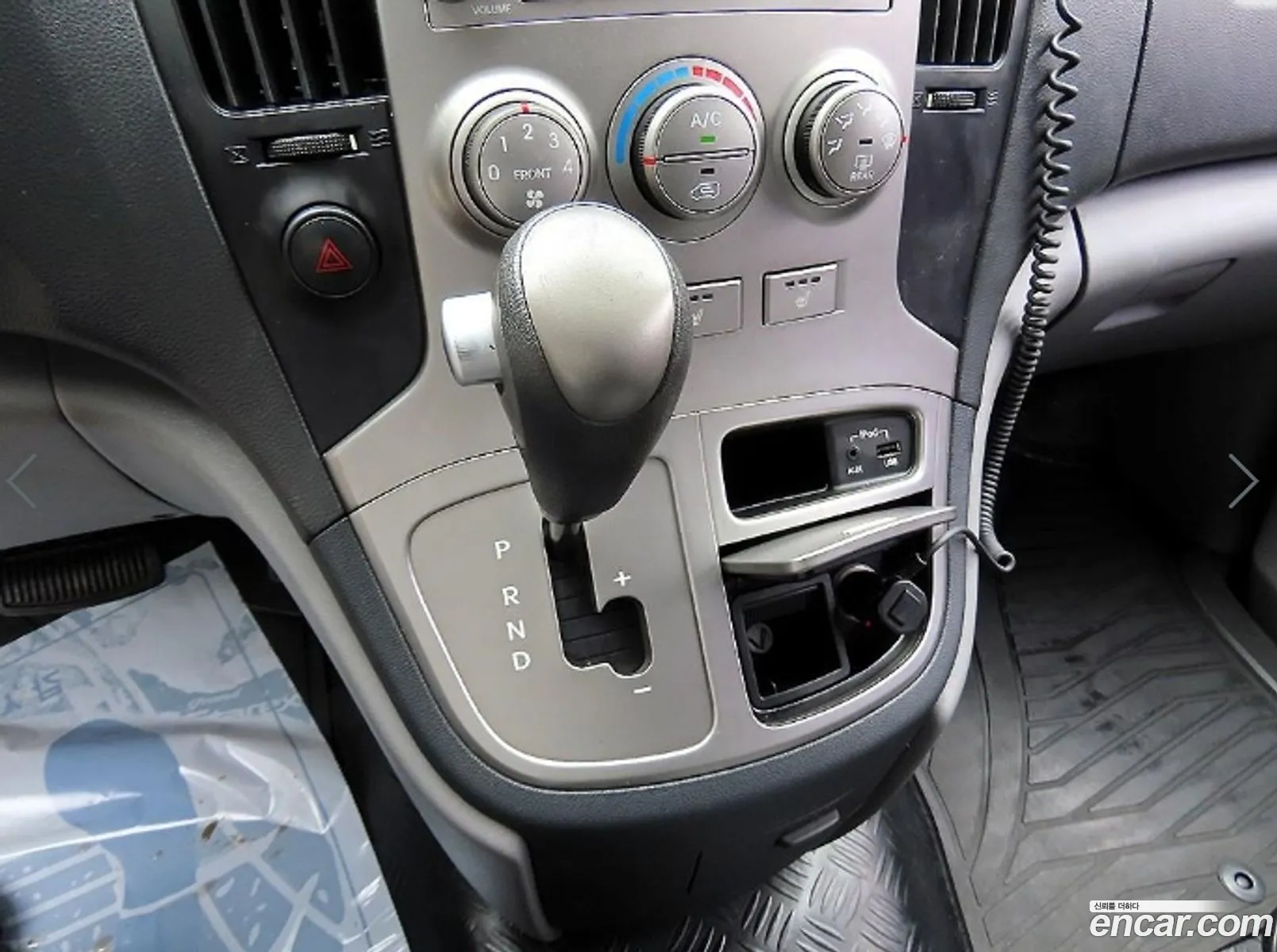 Hyundai Grand Starex 2012 — 17