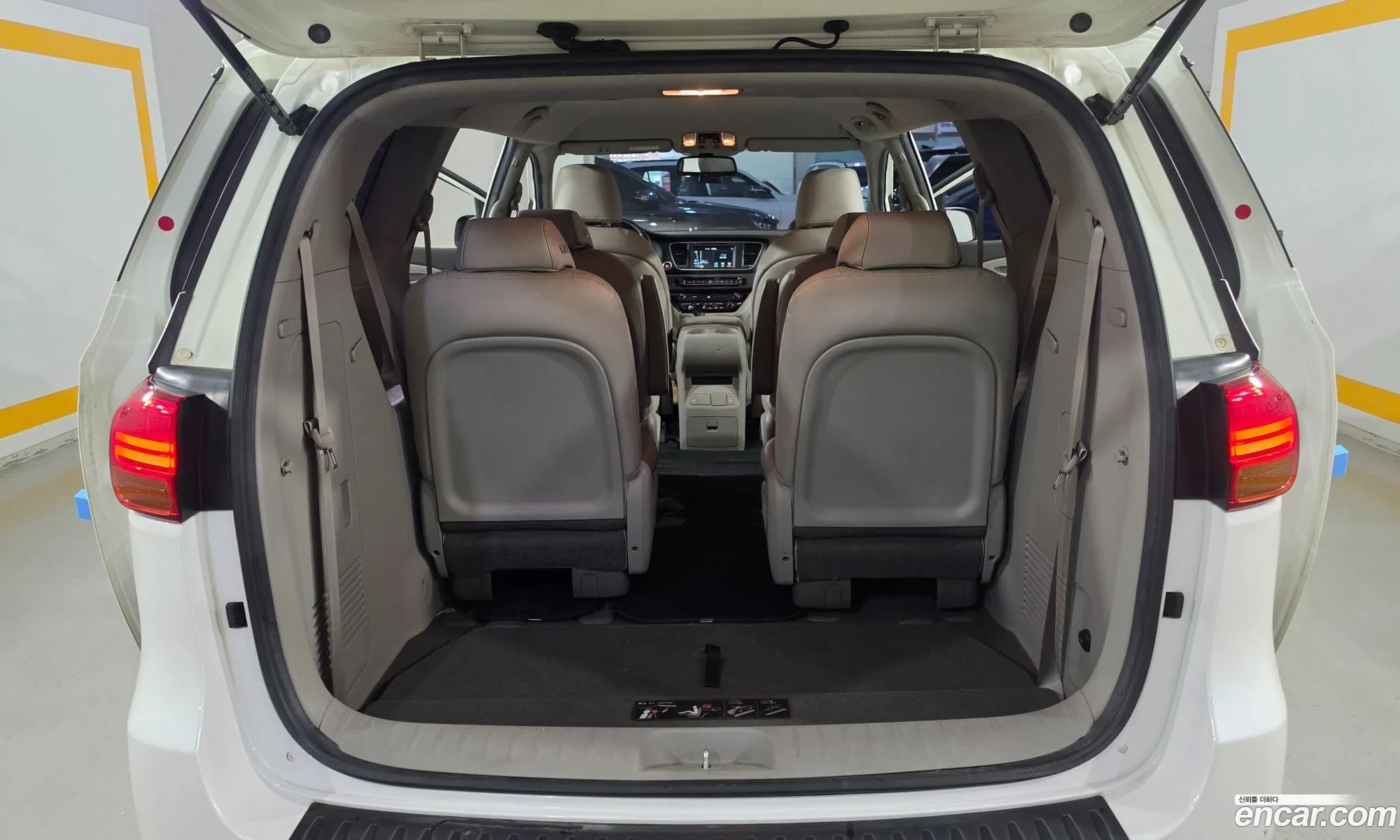 Kia Carnival 2014 — 11