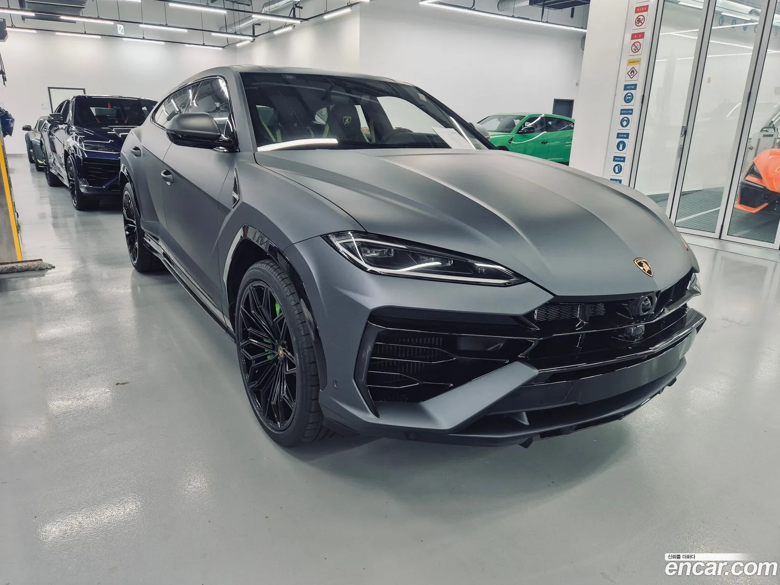 Lamborghini Urus 2025 — 3