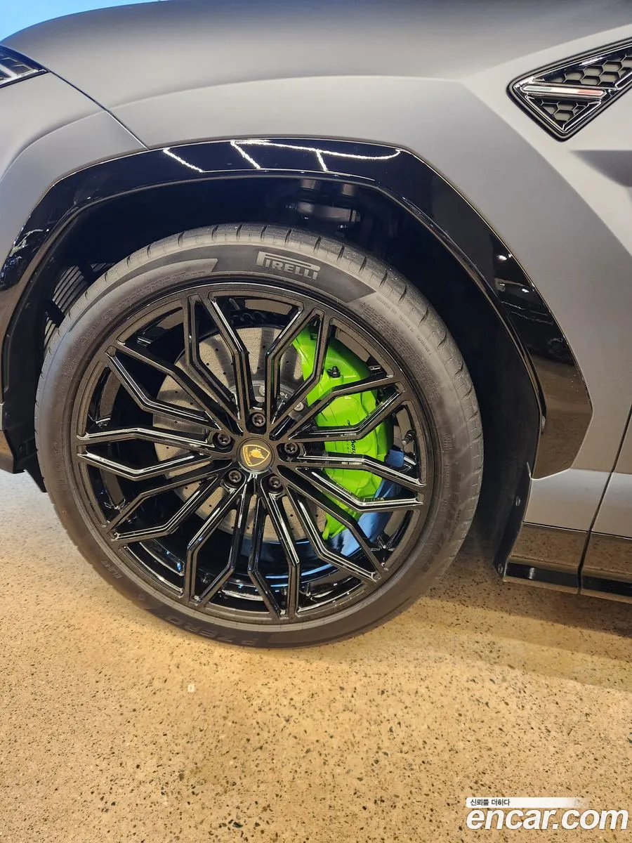 Lamborghini Urus 2025 — 10