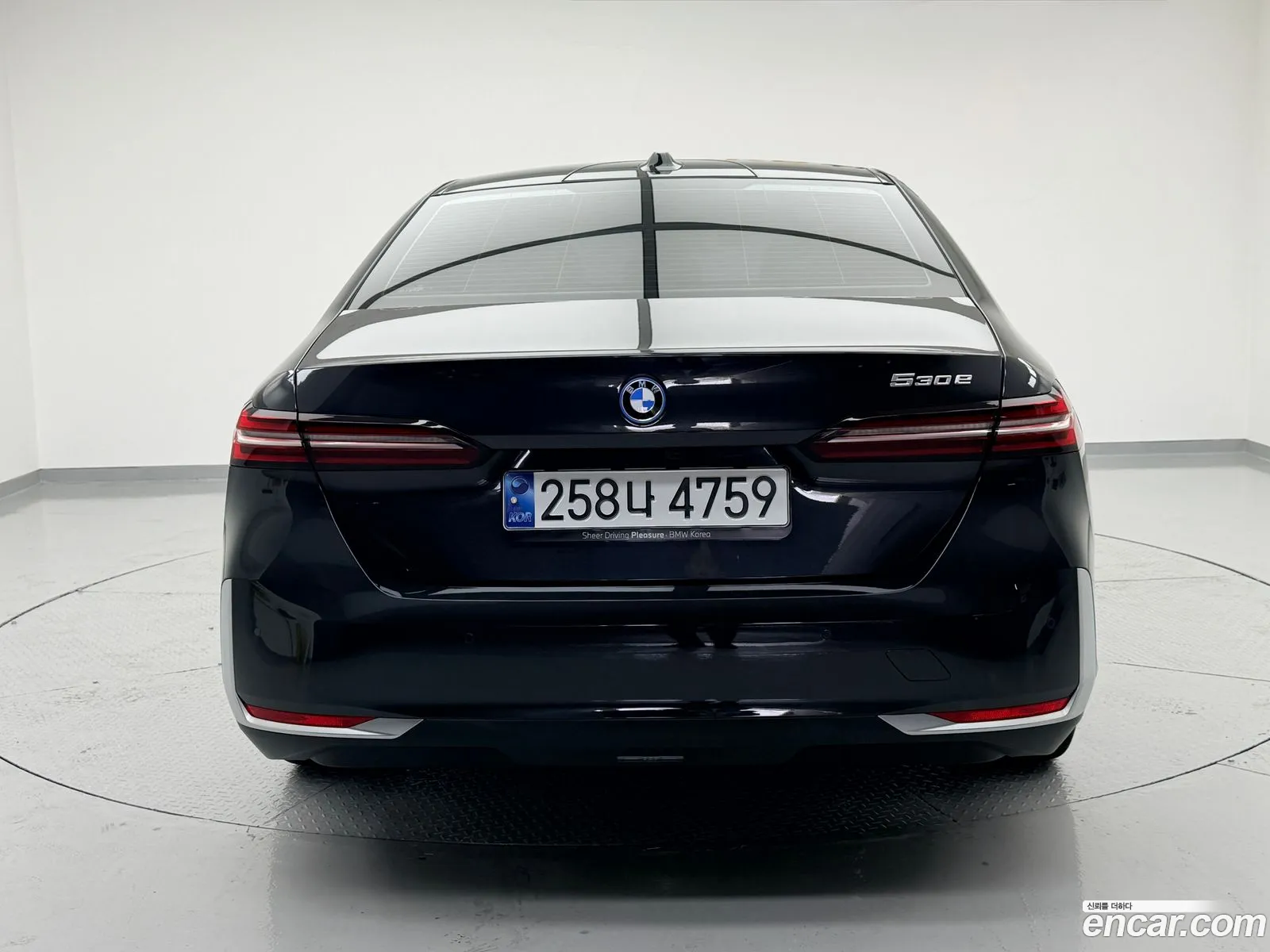 BMW 5 Series 2025 — 17