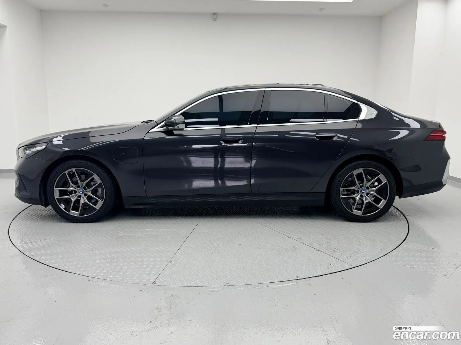 BMW 5 Series 2025 — 9