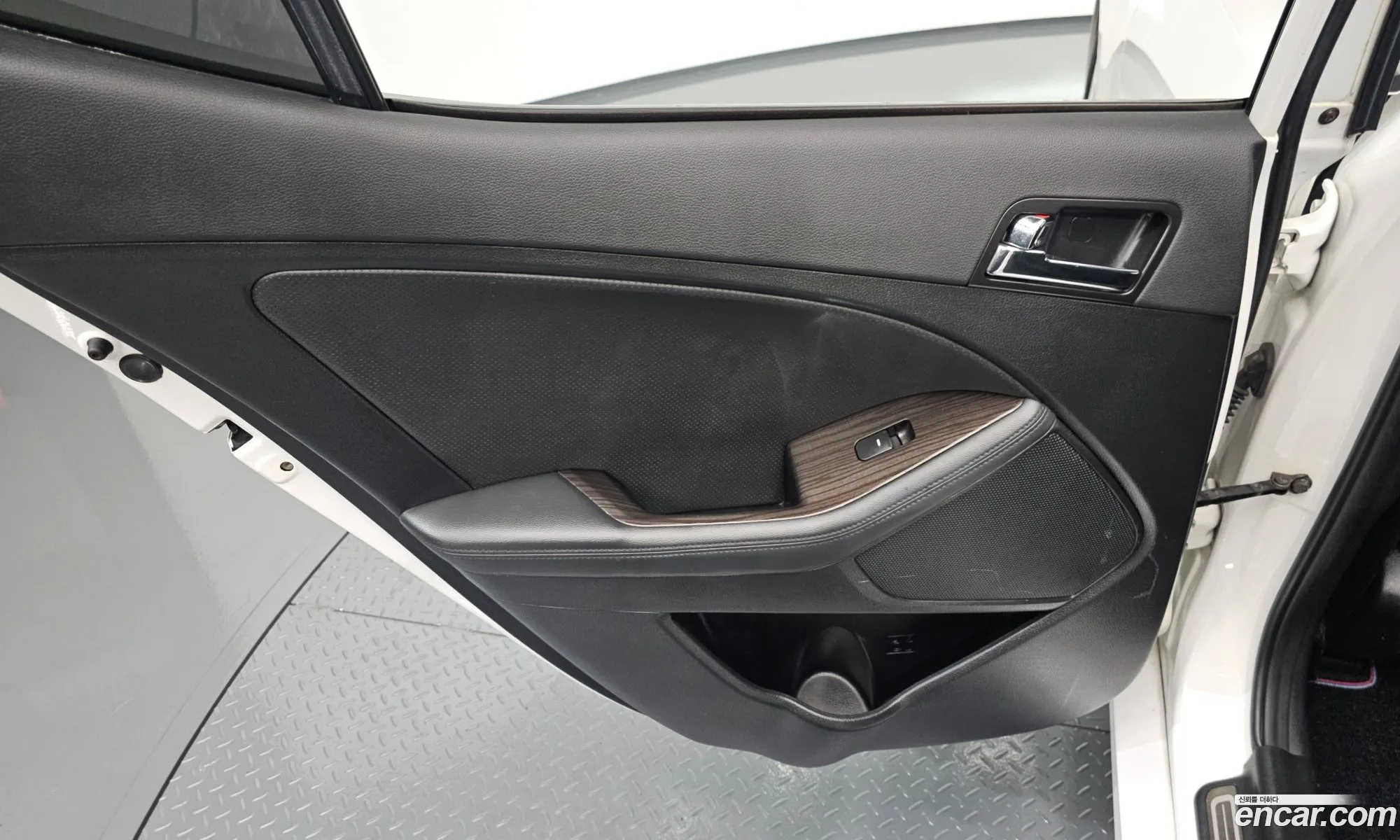 Kia K5 2012 KNAGN418BDA288059 — 5
