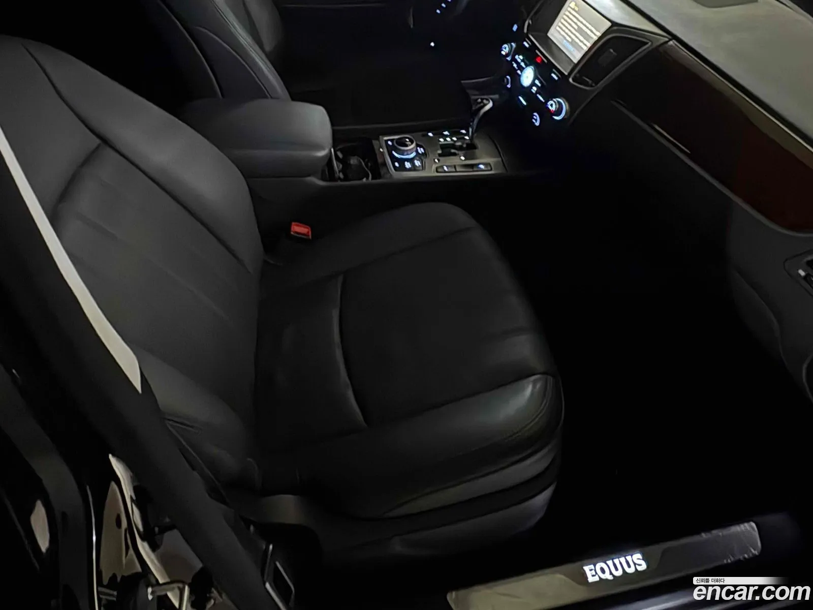 Hyundai Equus 2012 — 17