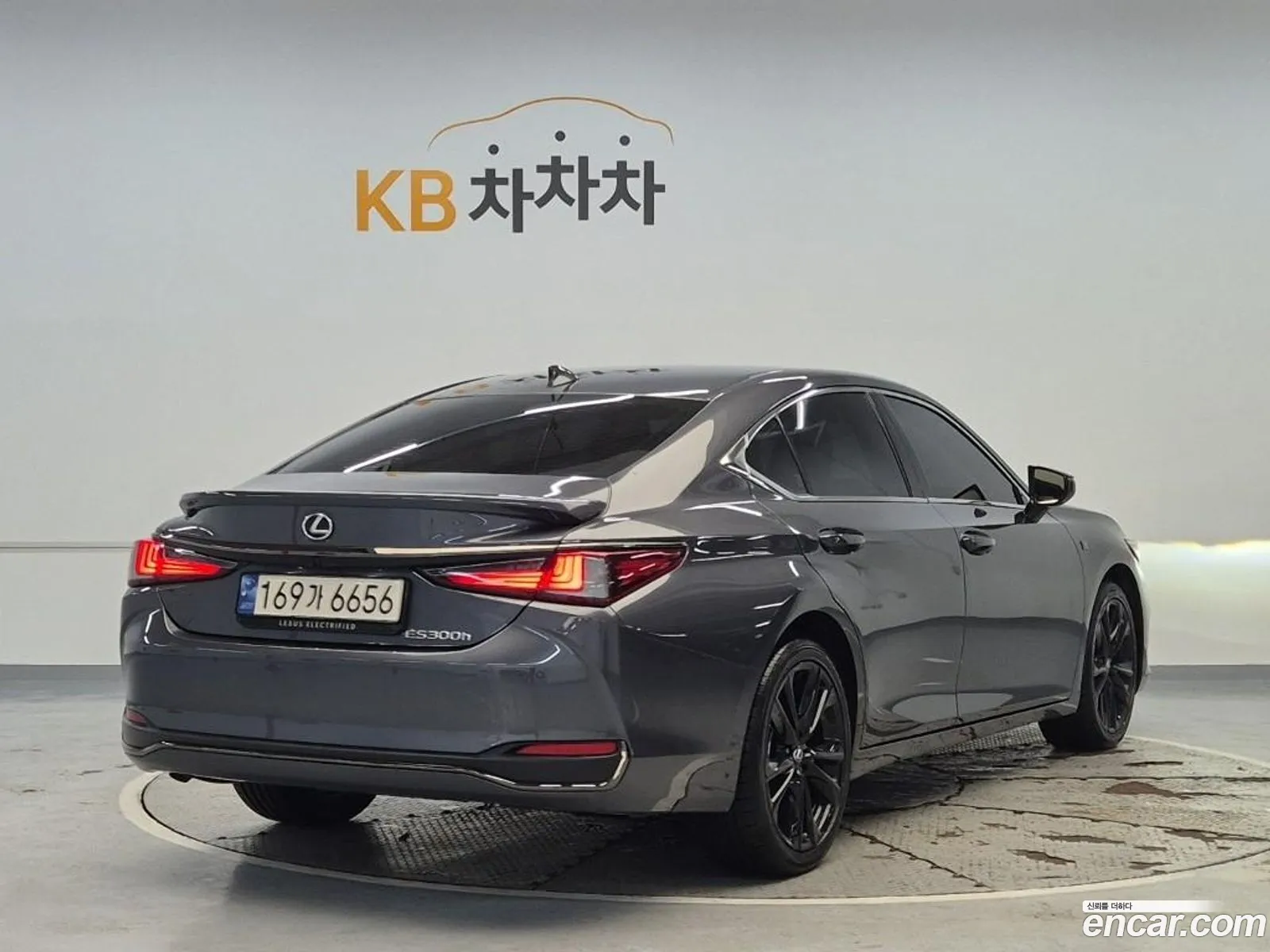Lexus ES300h 7th Gen 2024 — 8
