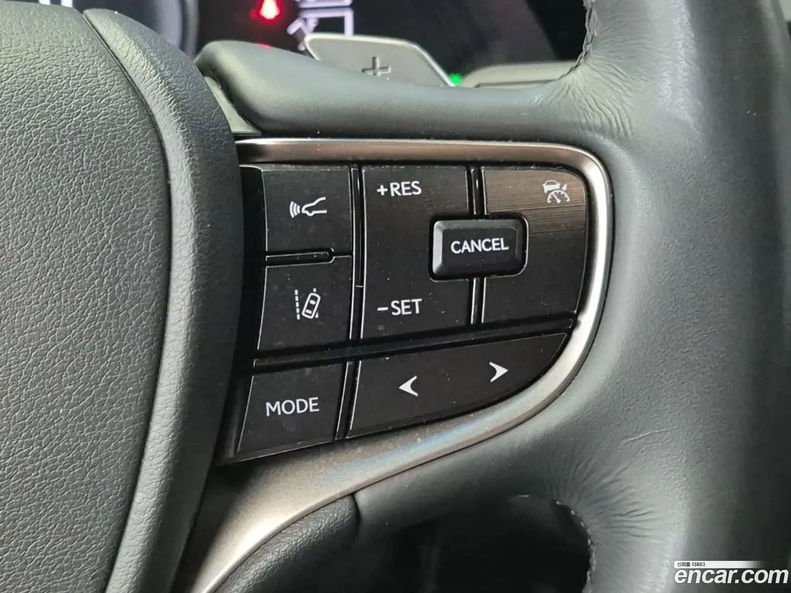 Lexus ES300h 7th Gen 2024 — 3