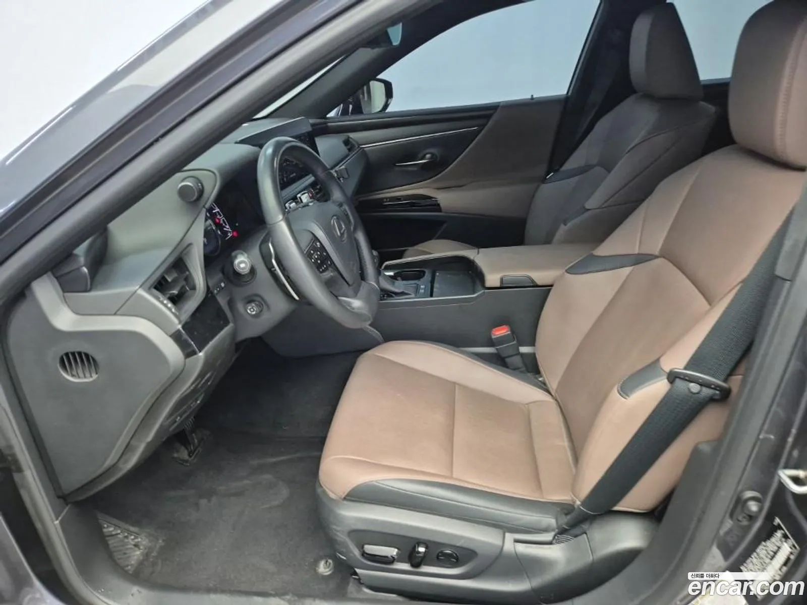 Lexus ES300h 7th Gen 2024 — 12