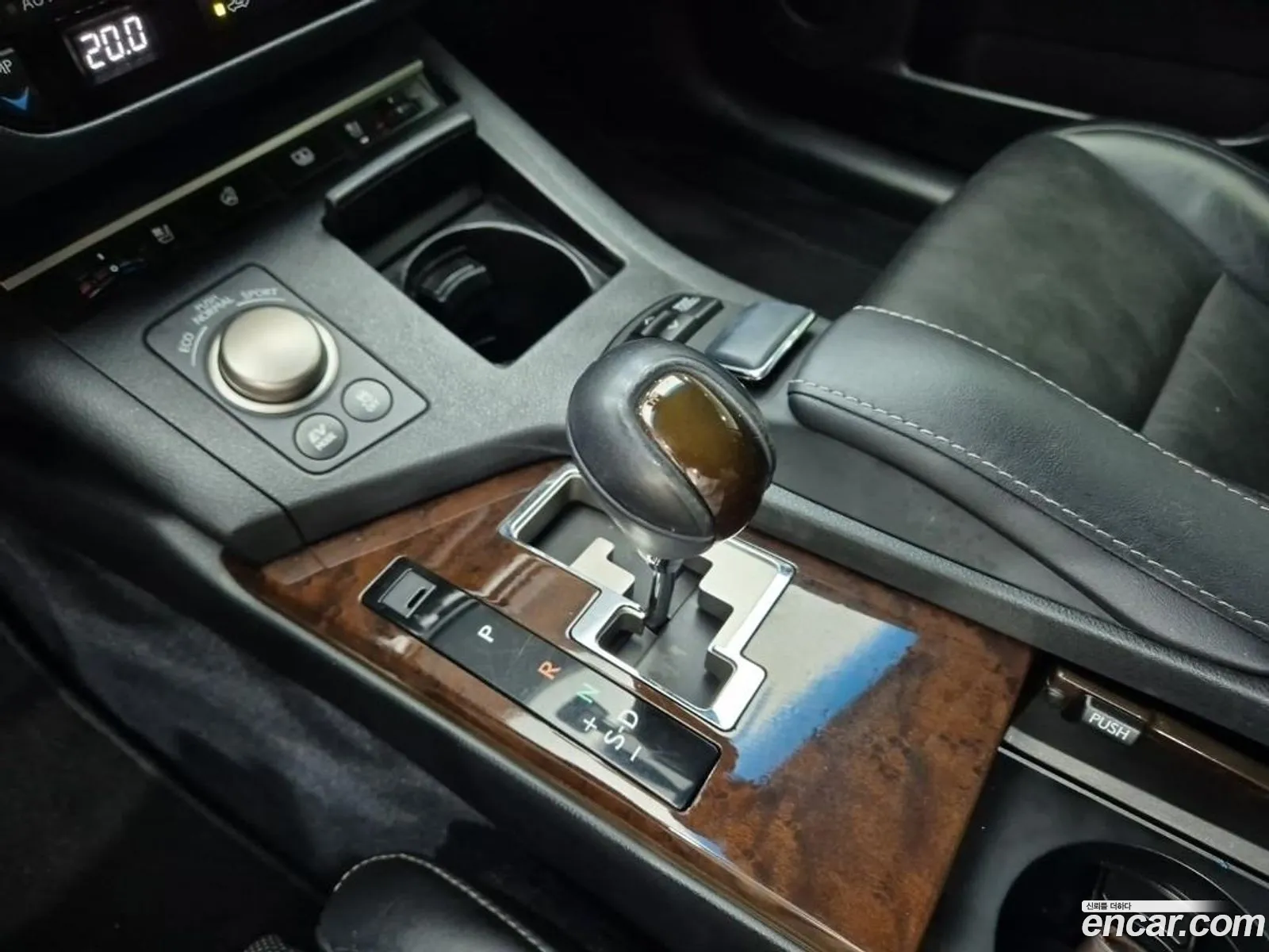 Lexus ES300h 2013 — 18