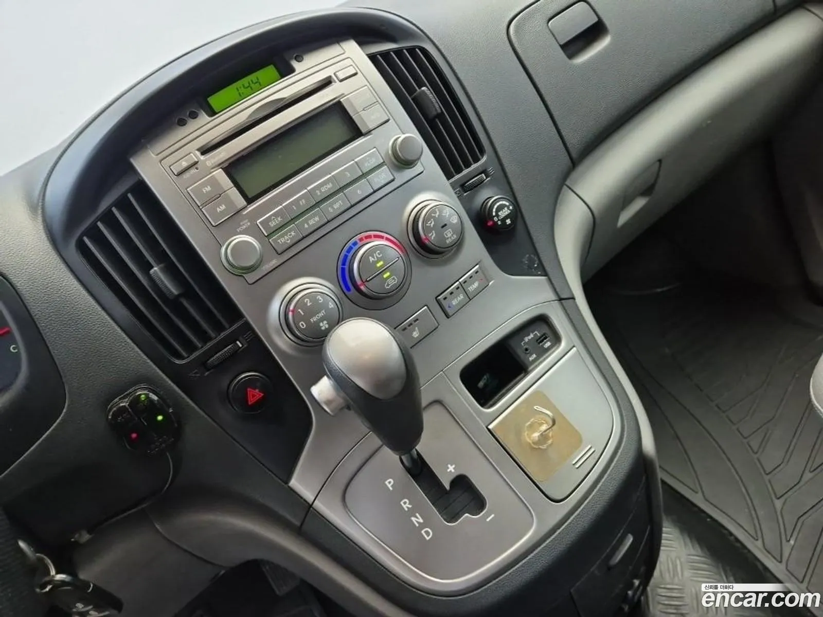Hyundai Grand Starex 2015 — 18
