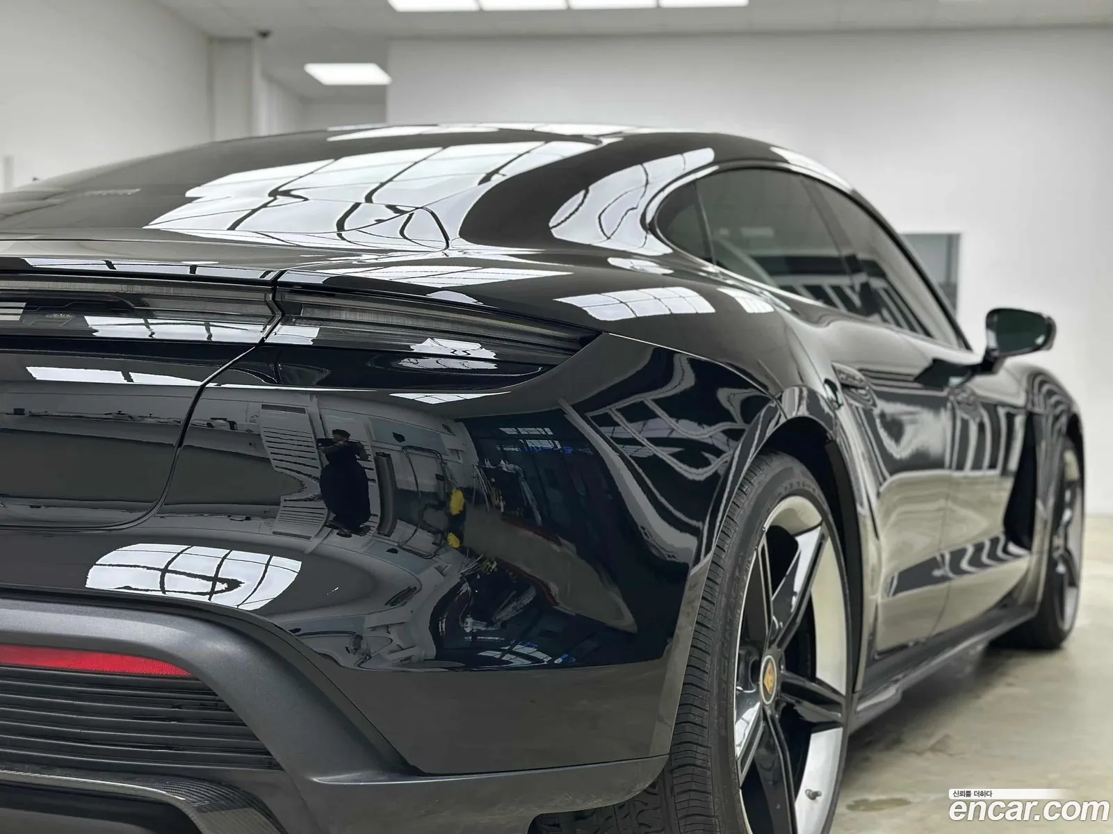 Porsche Taycan 2021 — 19