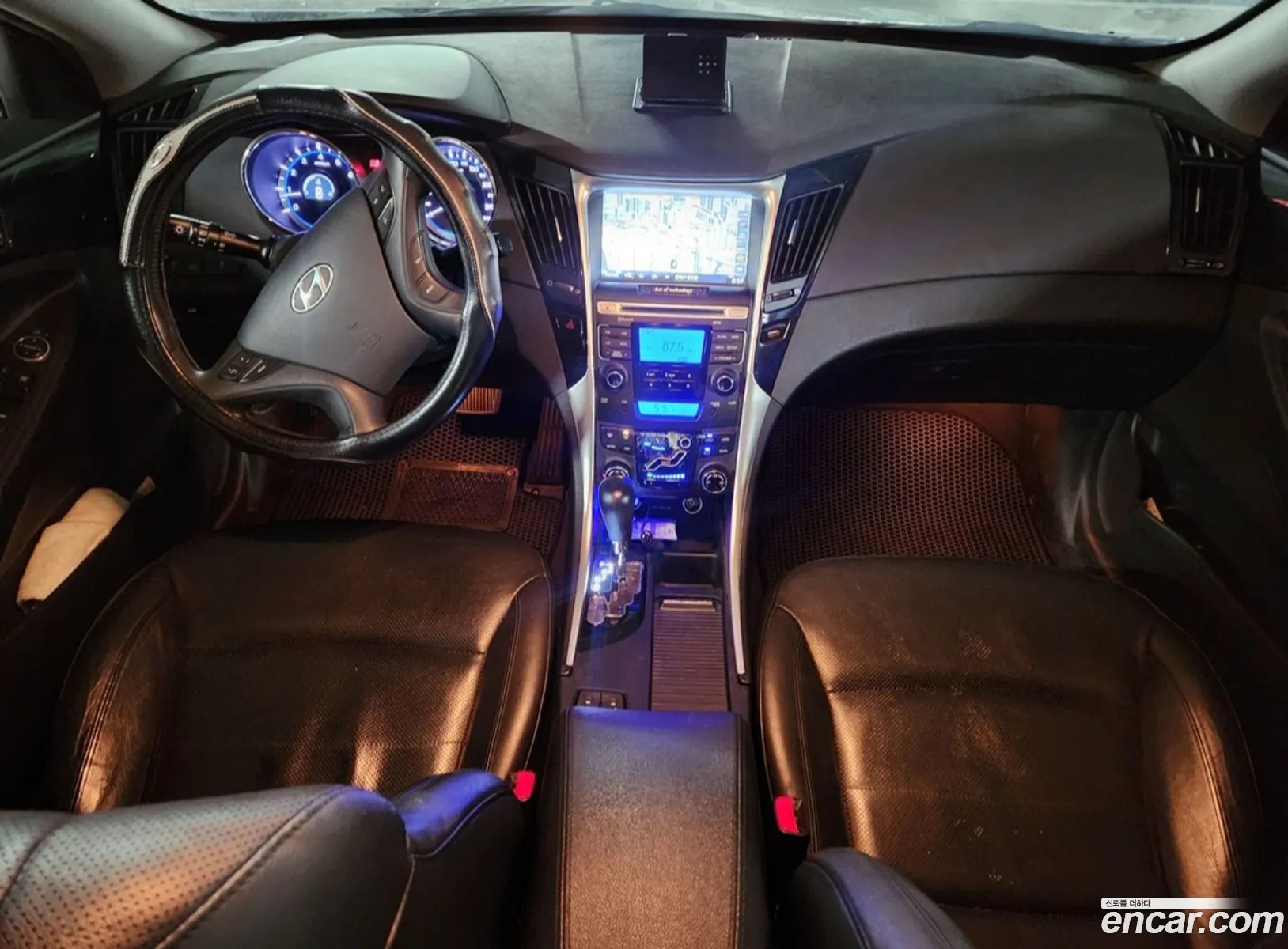 Hyundai YF Sonata 2010 — 14