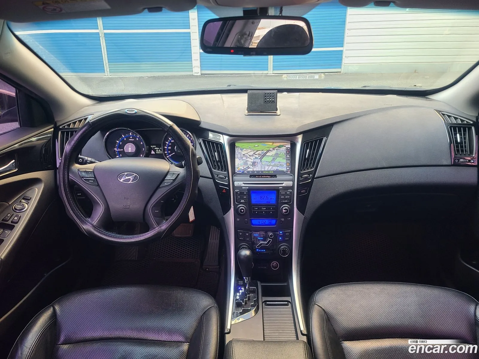 Hyundai YF Sonata 2010 — 12