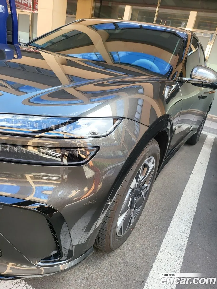 Genesis GV60 2025 — 3