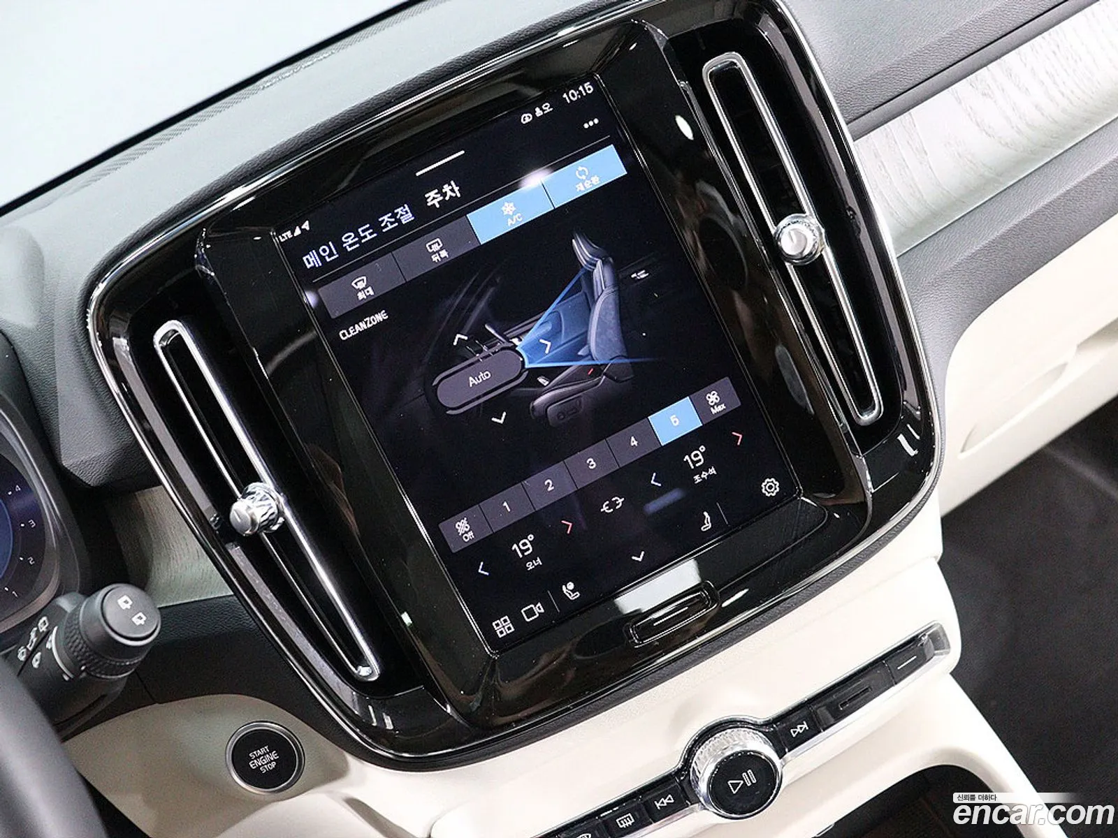 Volvo XC40 2024 — 4