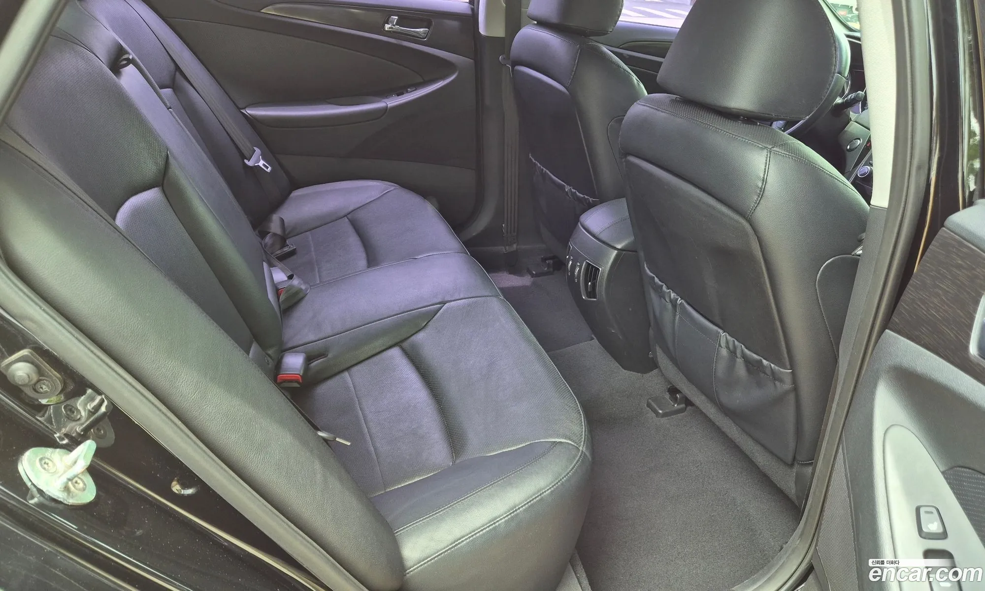 Hyundai YF Sonata 2012 — 14
