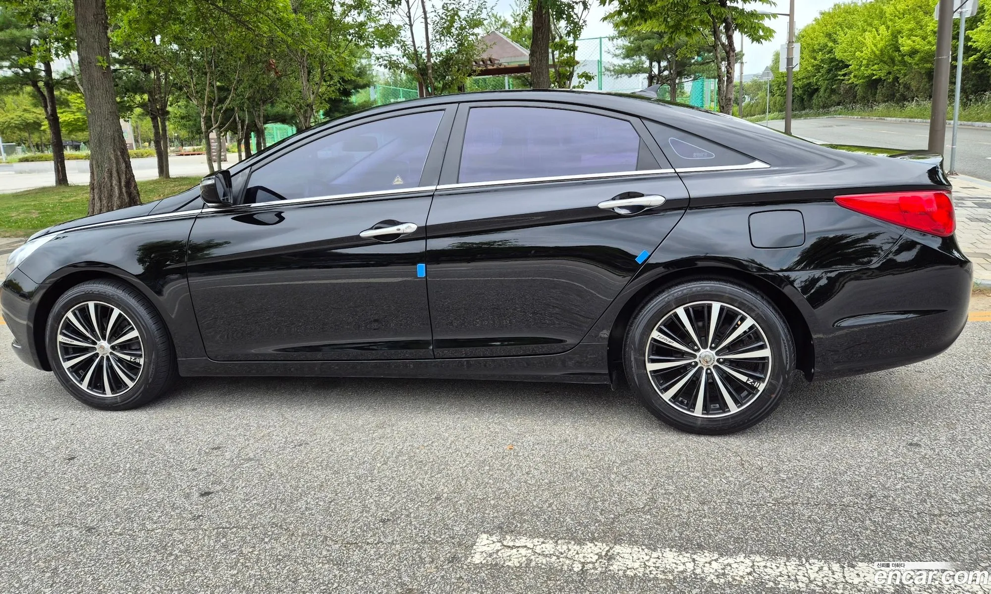 Hyundai YF Sonata 2012 — 19