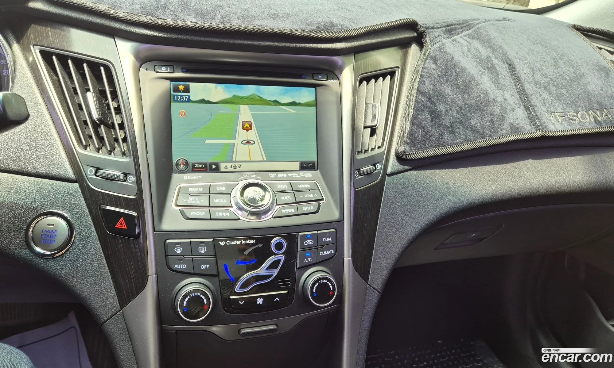 Hyundai YF Sonata 2012 — 16