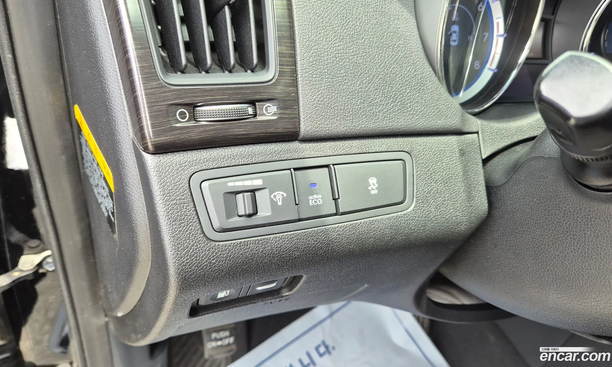 Hyundai YF Sonata 2012 — 18