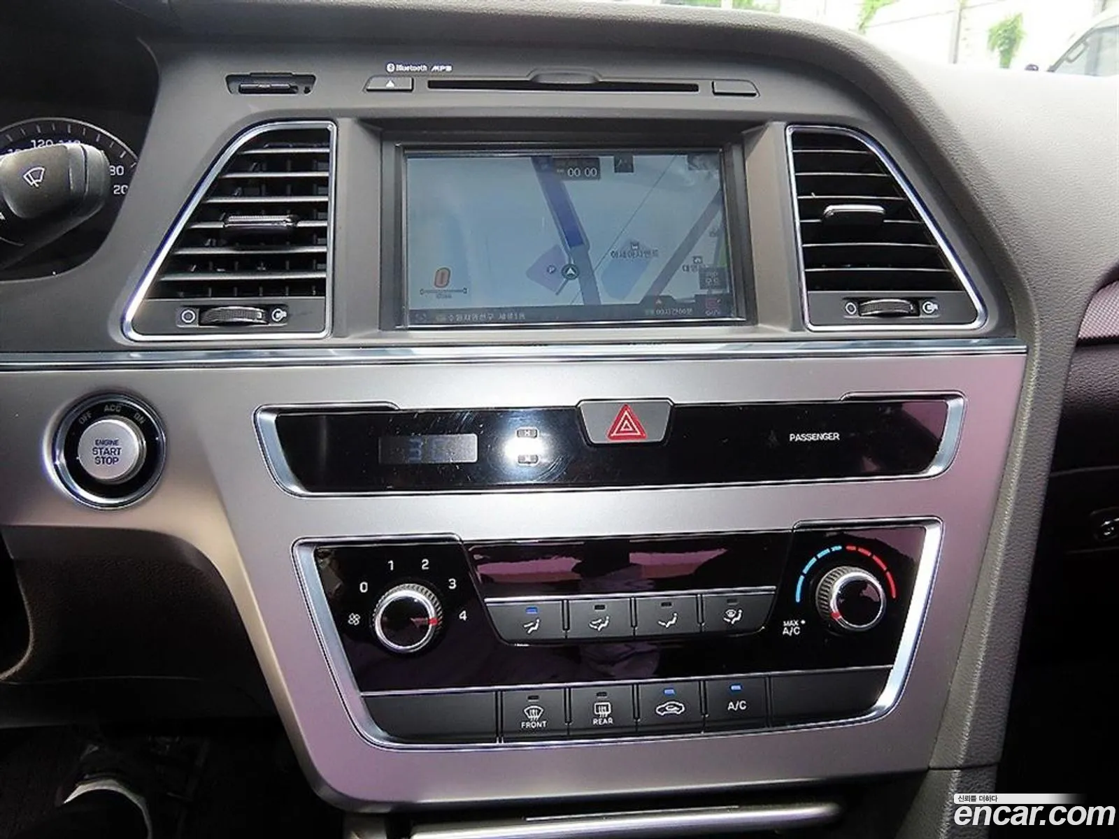 Hyundai LF Sonata 2014 — 12