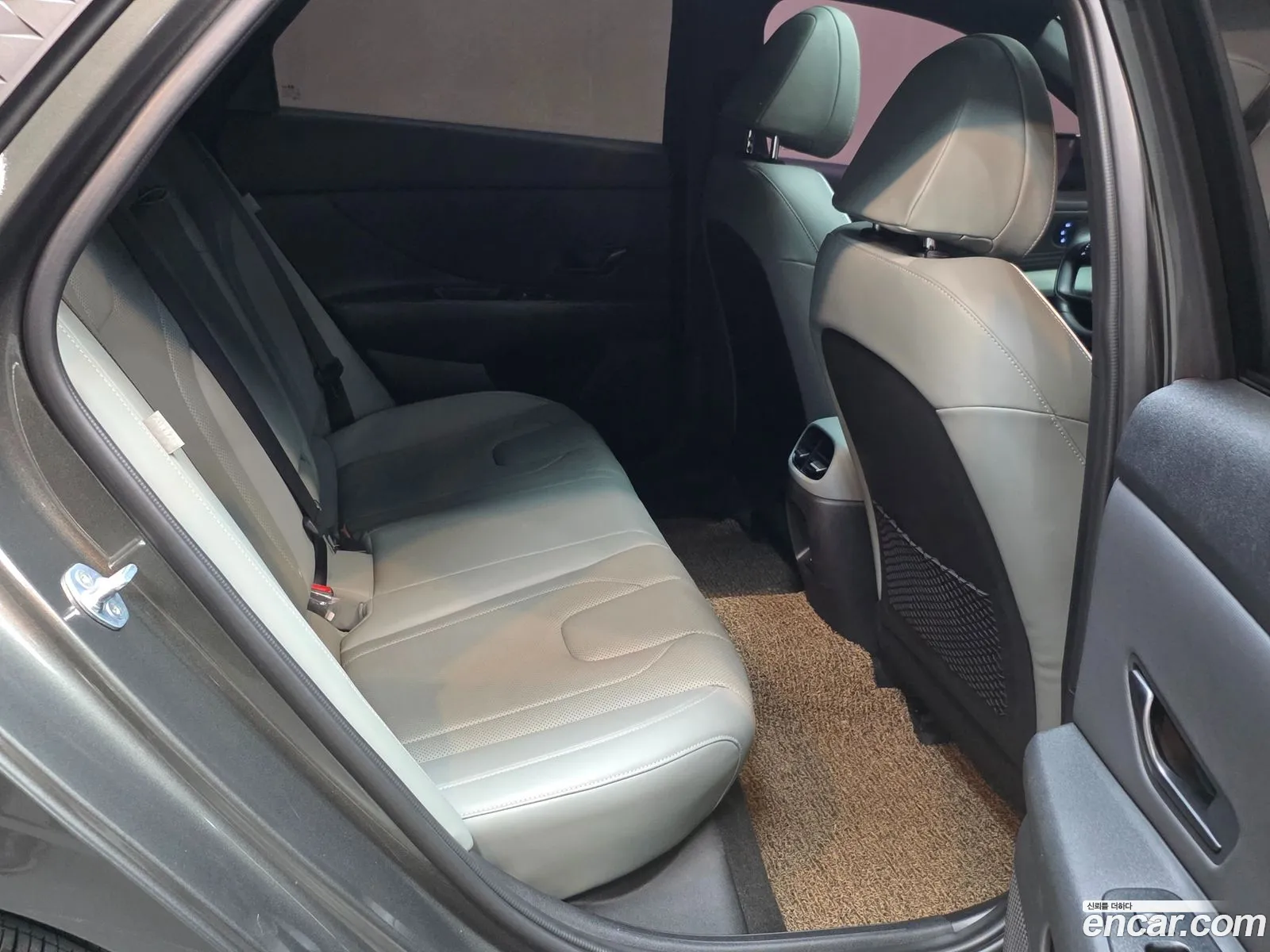 Hyundai Elantra 2023 — 20