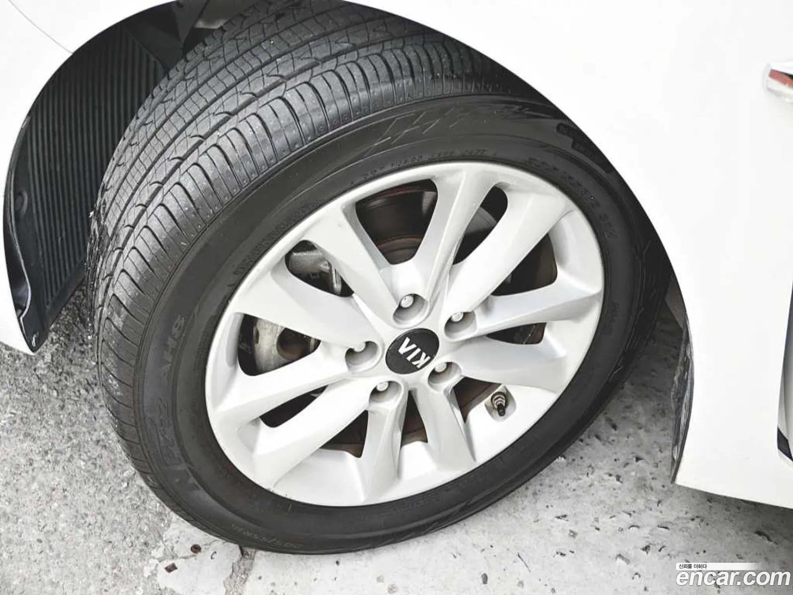 Kia K3 2017 — 14
