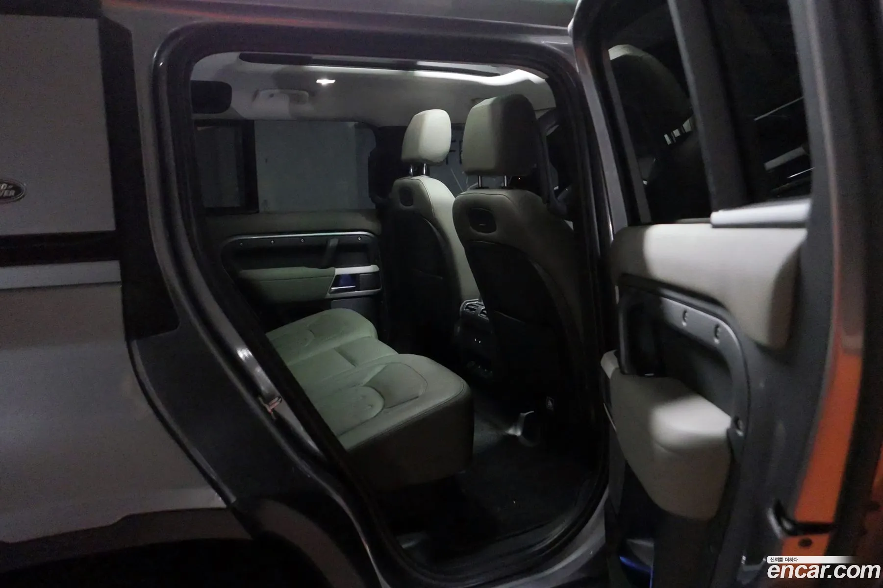 Land Rover Defender 2021 — 11