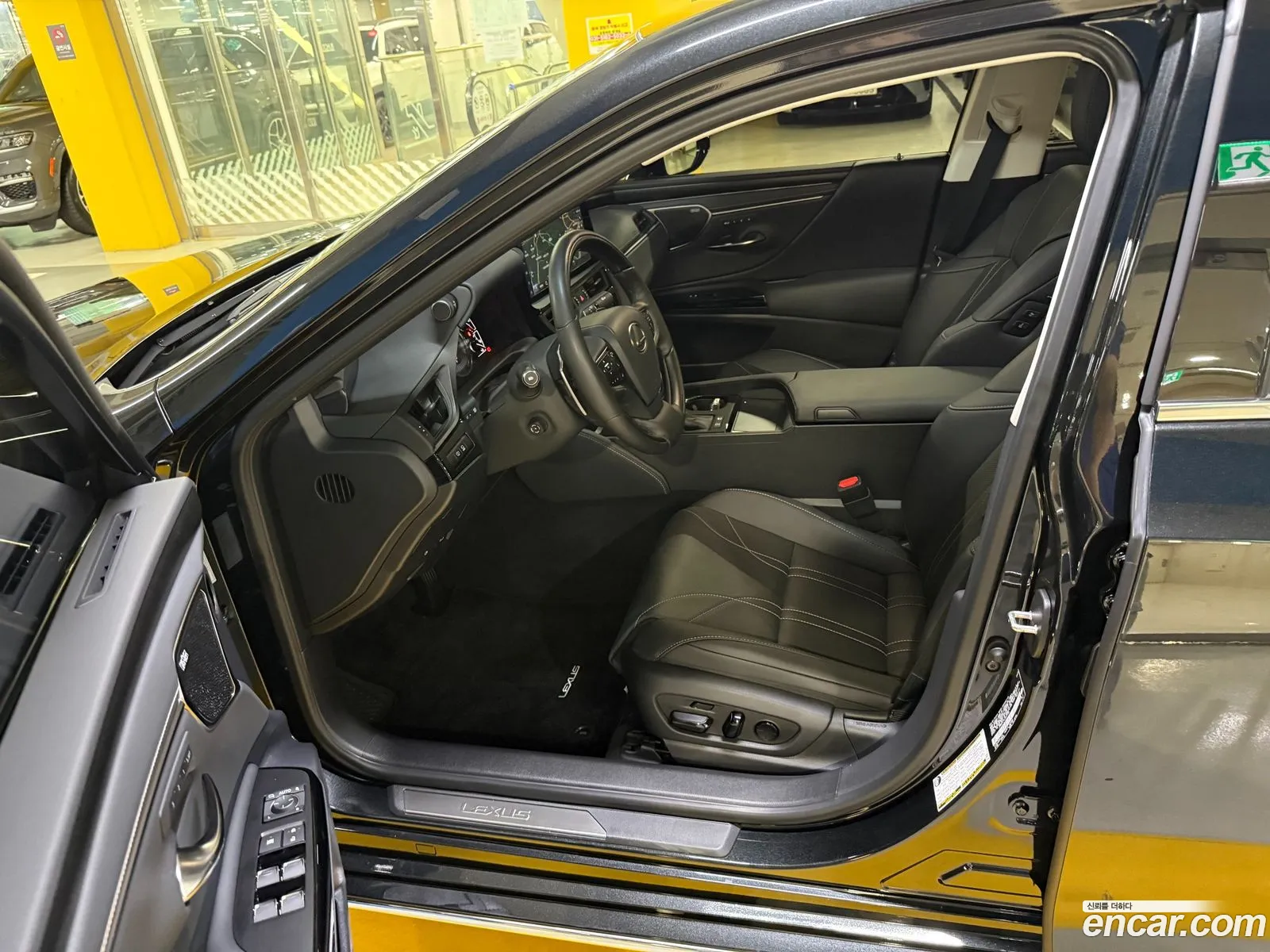 Lexus ES300h 7th Gen 2025 — 10
