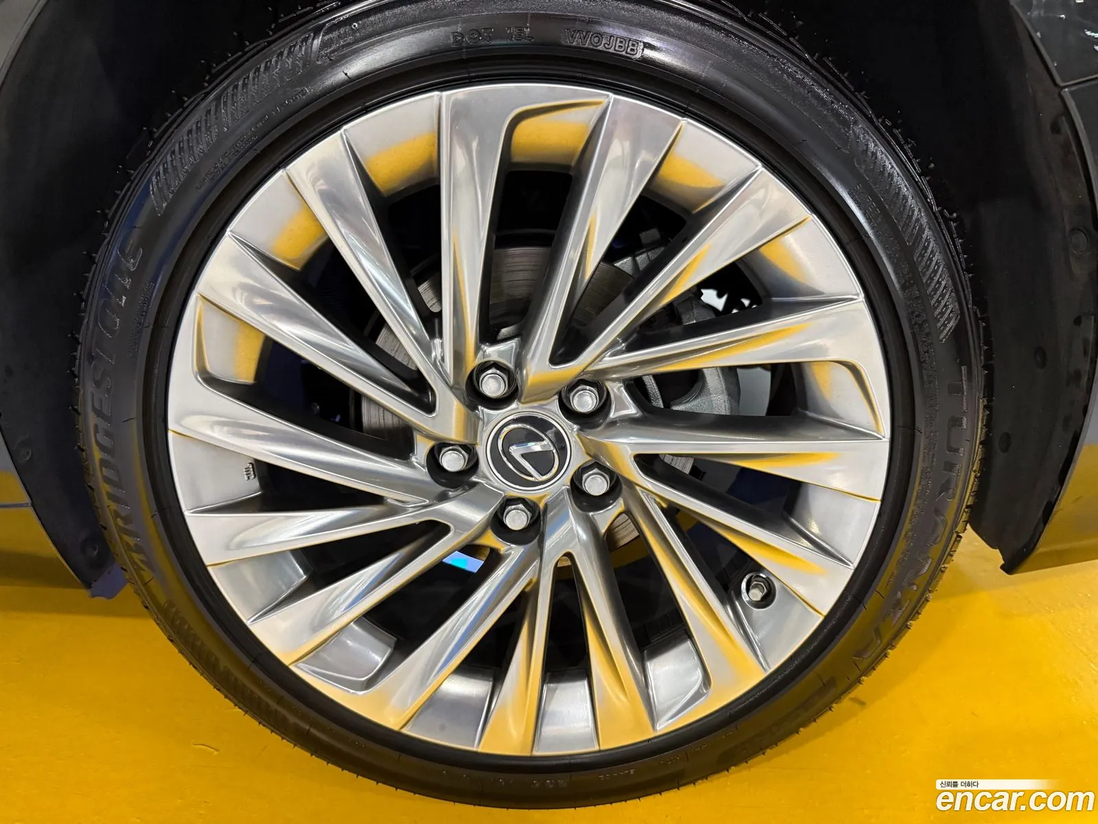 Lexus ES300h 7th Gen 2025 — 8