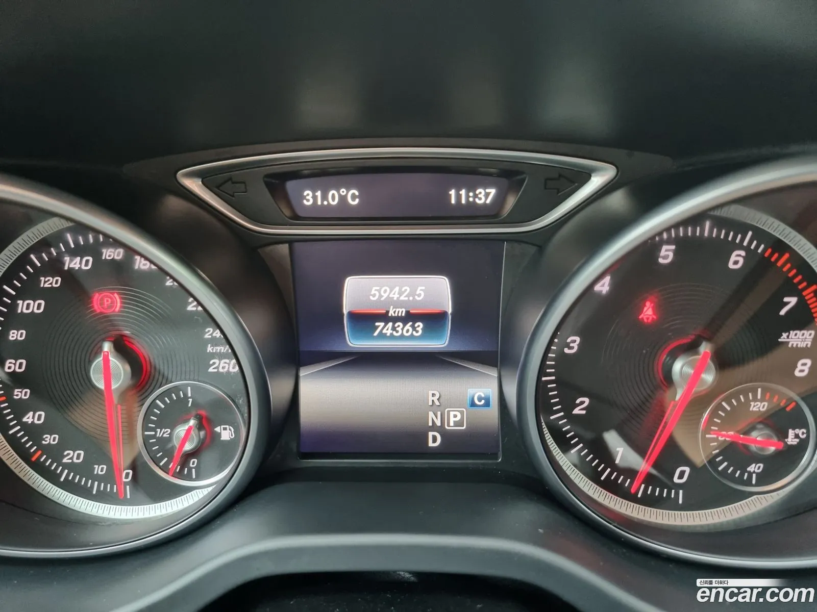 Mercedes-Benz GLA-Class X156 2017 — 11