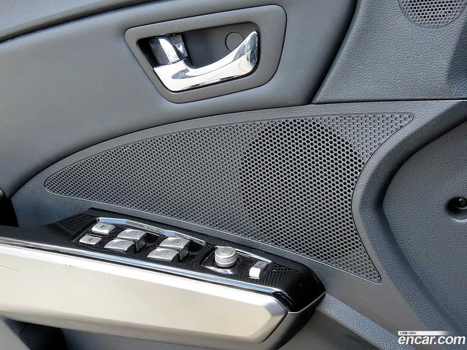 KG Mobility (SsangYong) Tivoli 2015 — 3