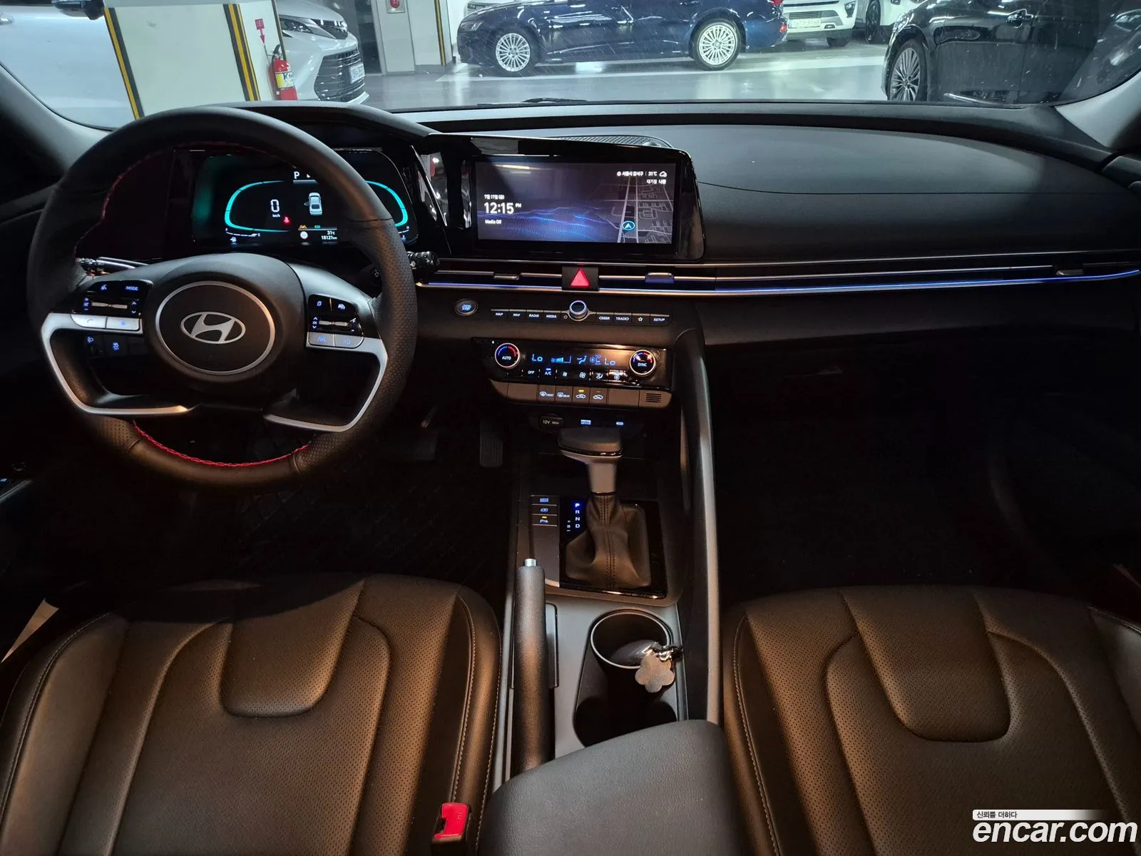 Hyundai Elantra 2025 — 4