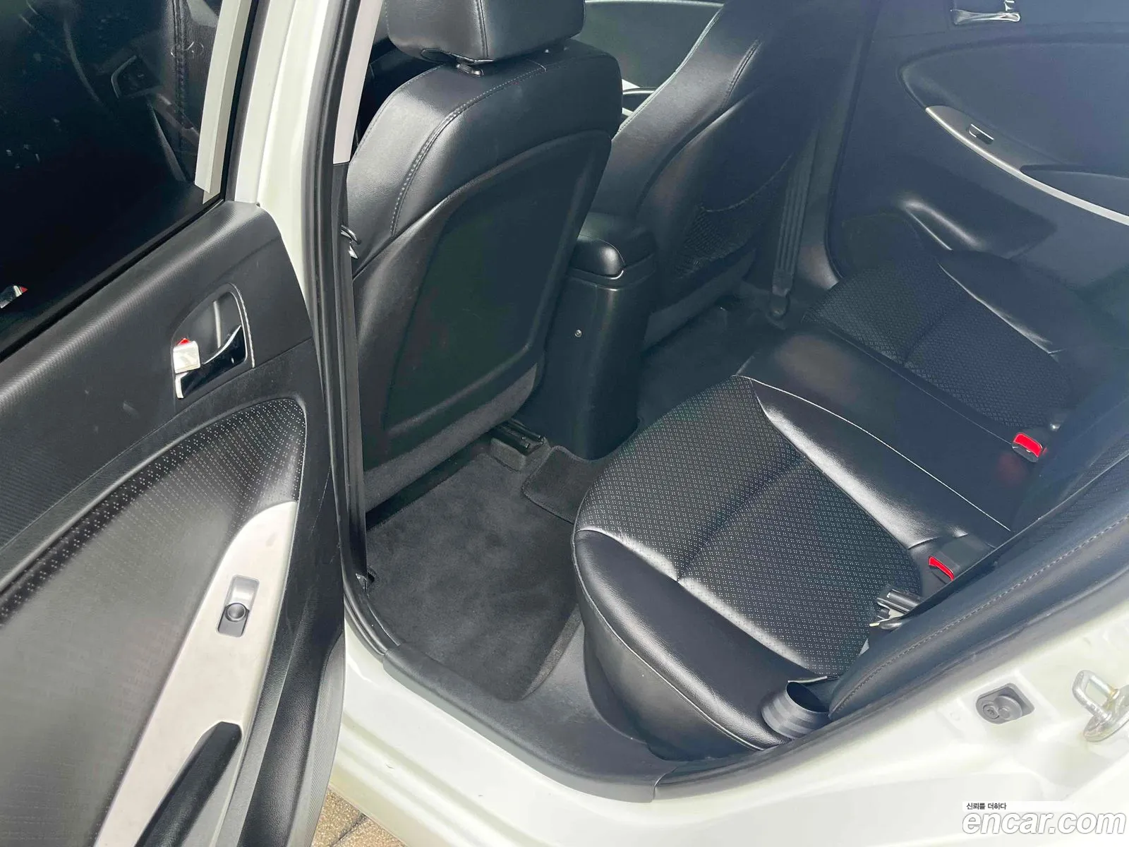 Hyundai Accent 2012 — 17
