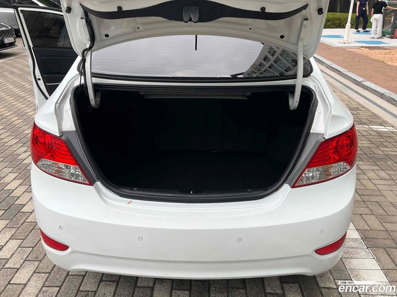 Hyundai Accent 2012 — 16