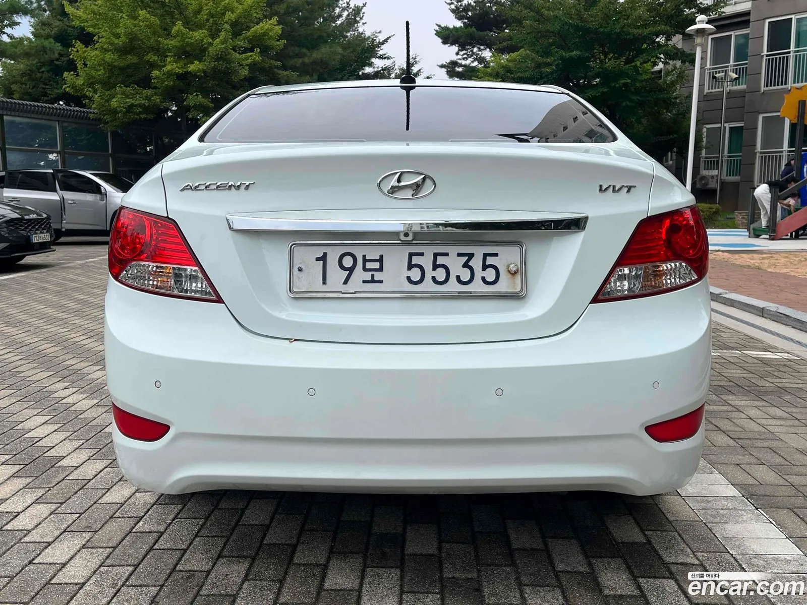 Hyundai Accent 2012 — 13