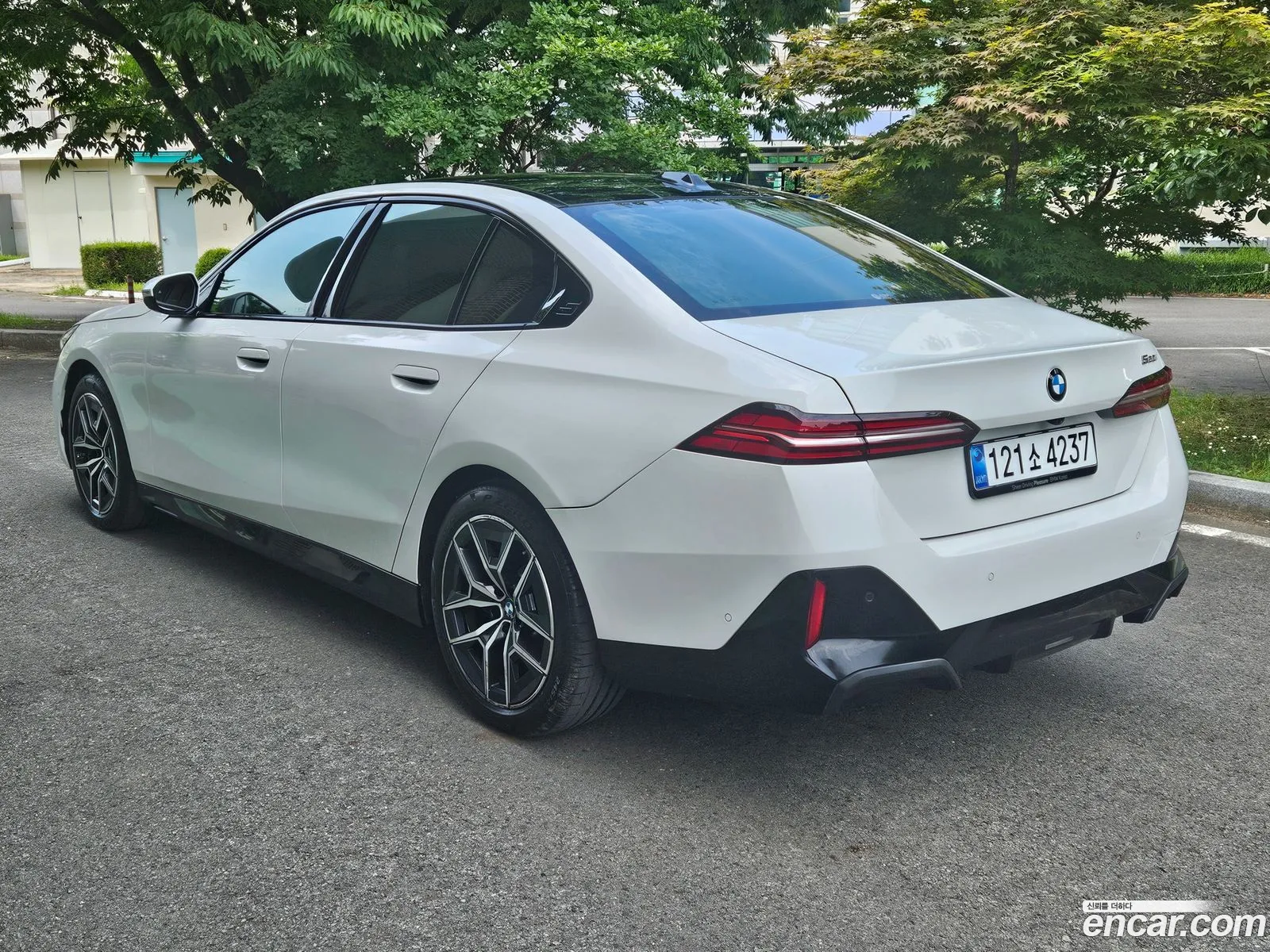 BMW 5 Series 2025 — 11