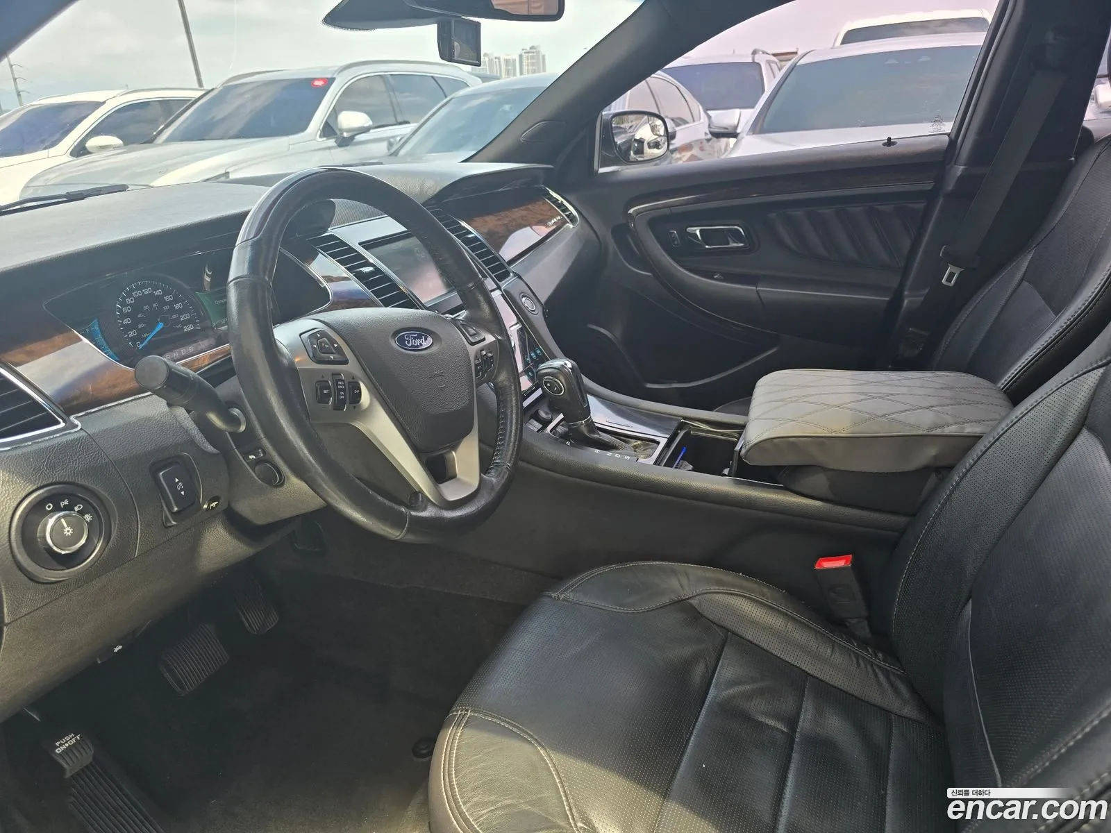 Ford Taurus 2015 — 19