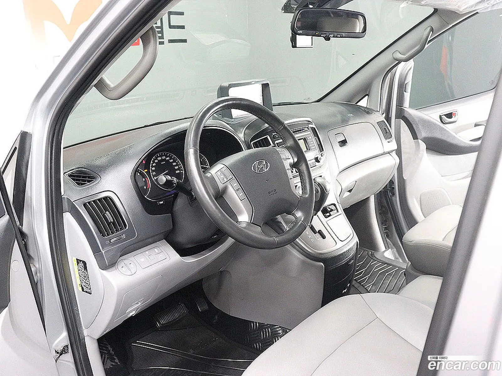 Hyundai Grand Starex 2020 — 16